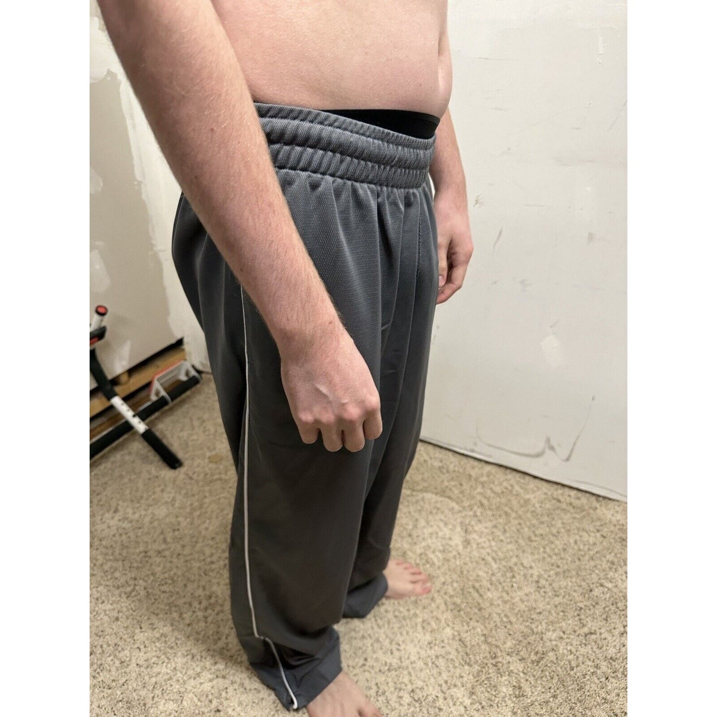 men’s gray nike sweat pants jogger Large With Pockets
