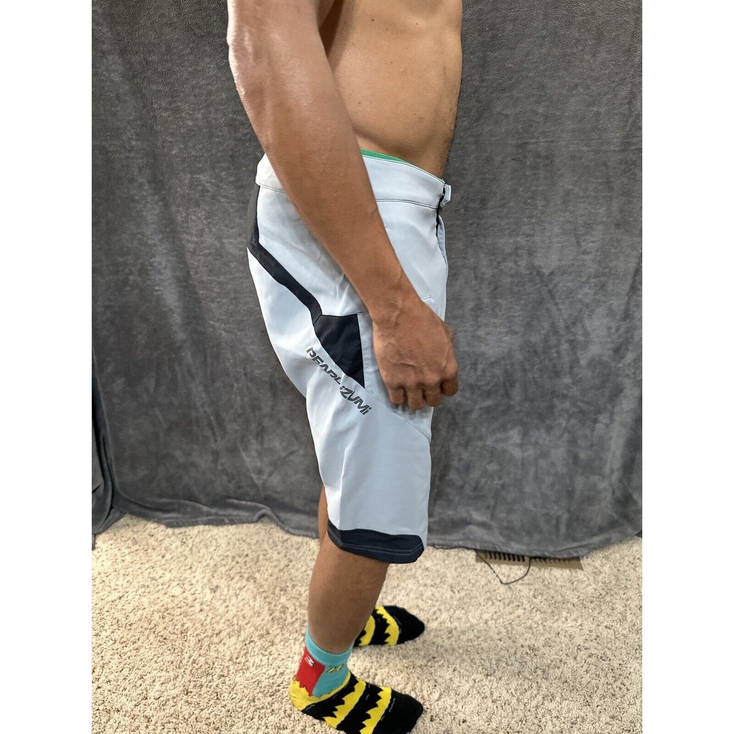 Men’s Gray Pearl Izumi Medium Shorts