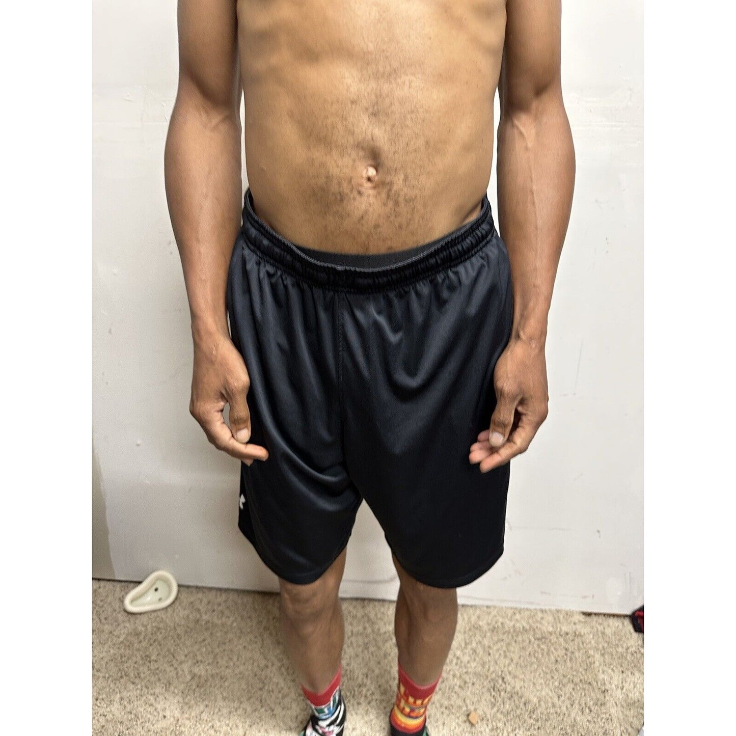 Men’s Under Armour Large Black Loose Athletic Shorts With Pockets