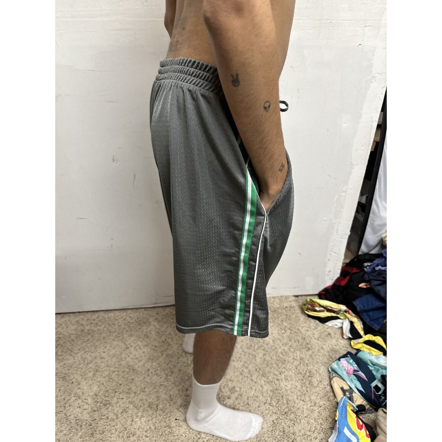 Men’s Gray Reebok XL Basketball Shorts