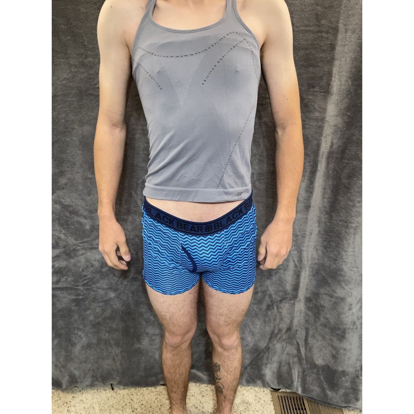 women's gray new balance tank top looks like tag says size 8 Fits Snug