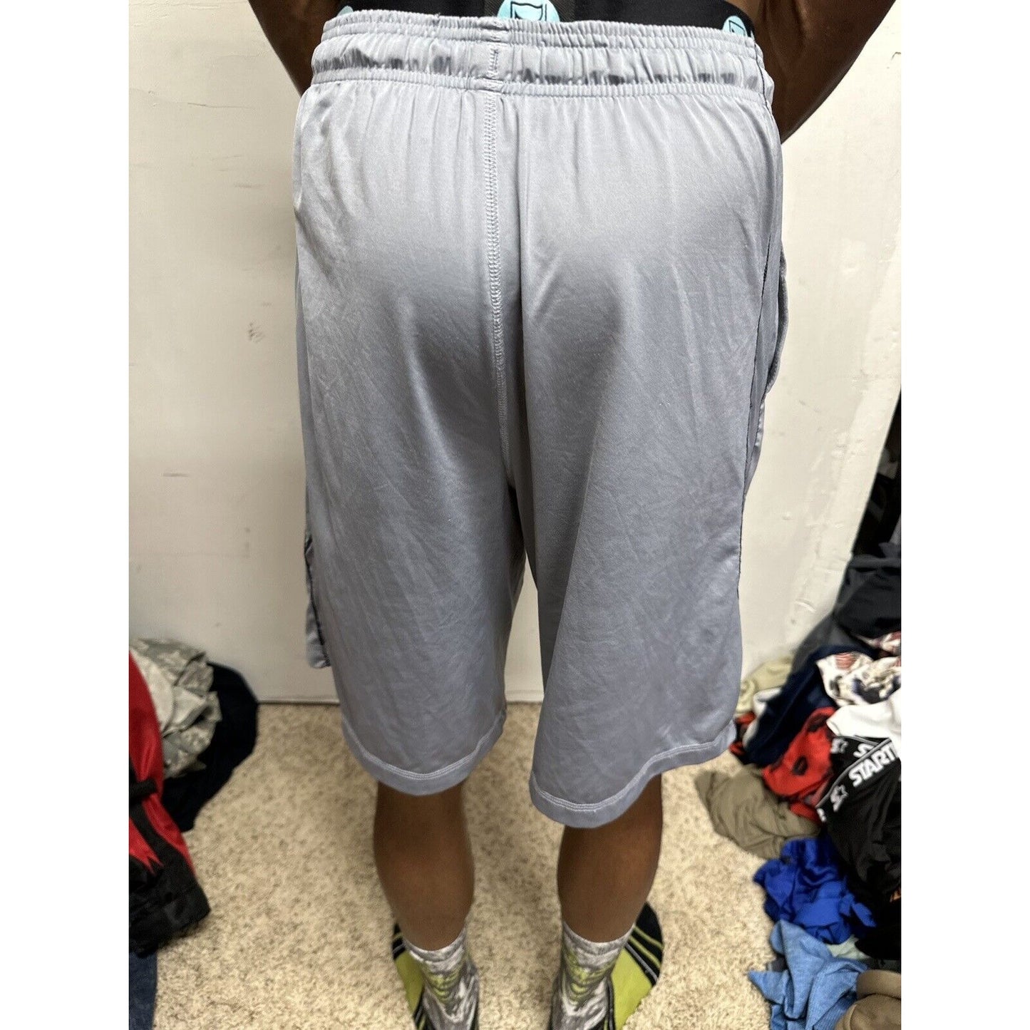 Men’s Gray Medium Under Armour Shorts Loose With Pockets