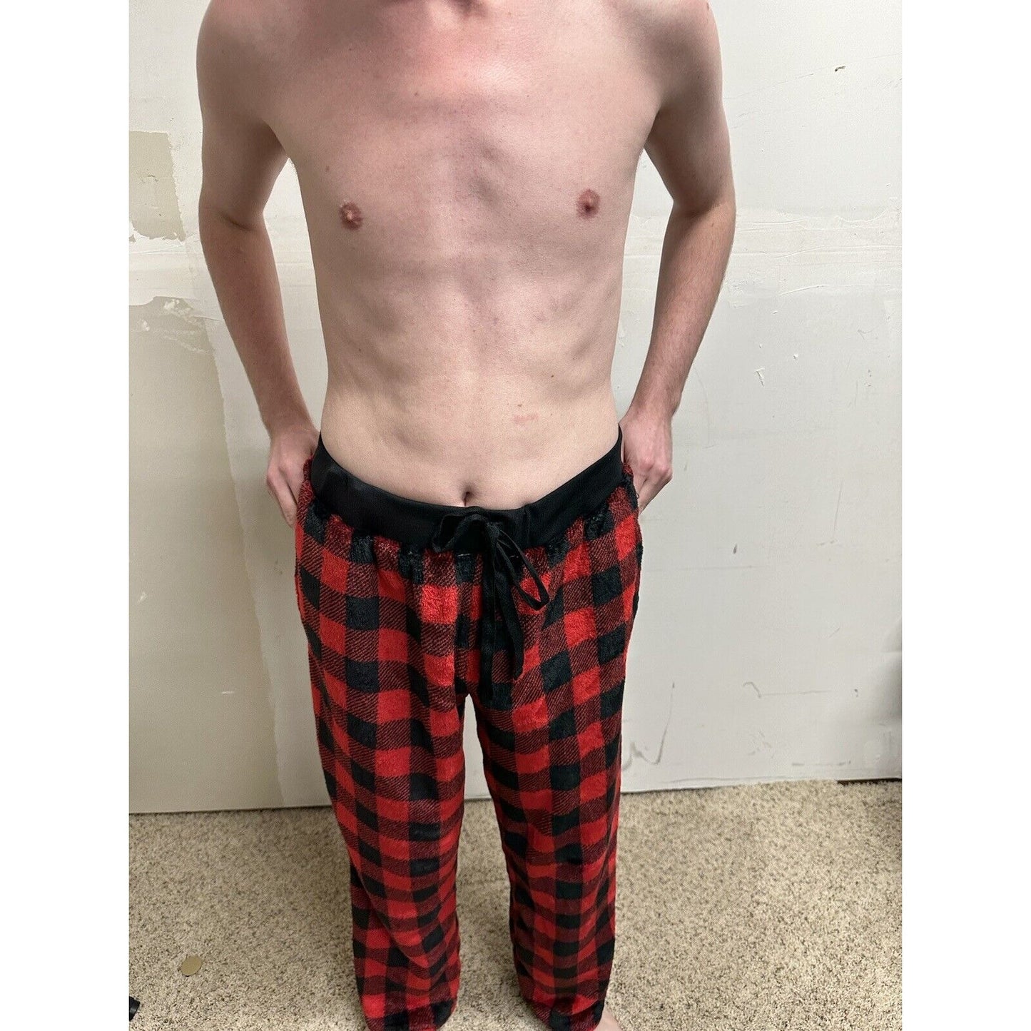 men’s holiday fam jams very soft black and red poly XL pajamas lounge pants