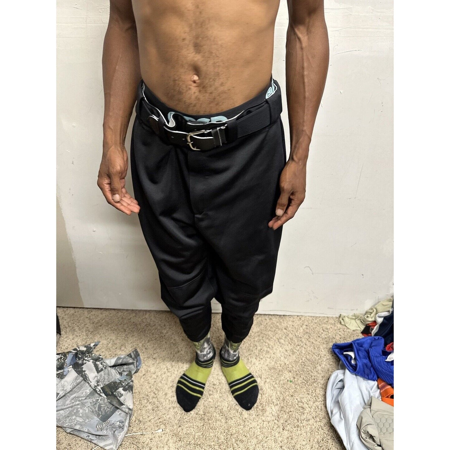 Men’s Wilson XL Black Baseball Pants With Belt