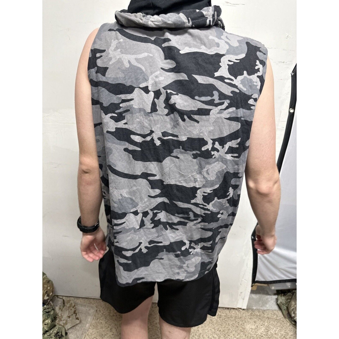Teen boys 2XL Grey Hoodie Jurassic Park Sleeveless