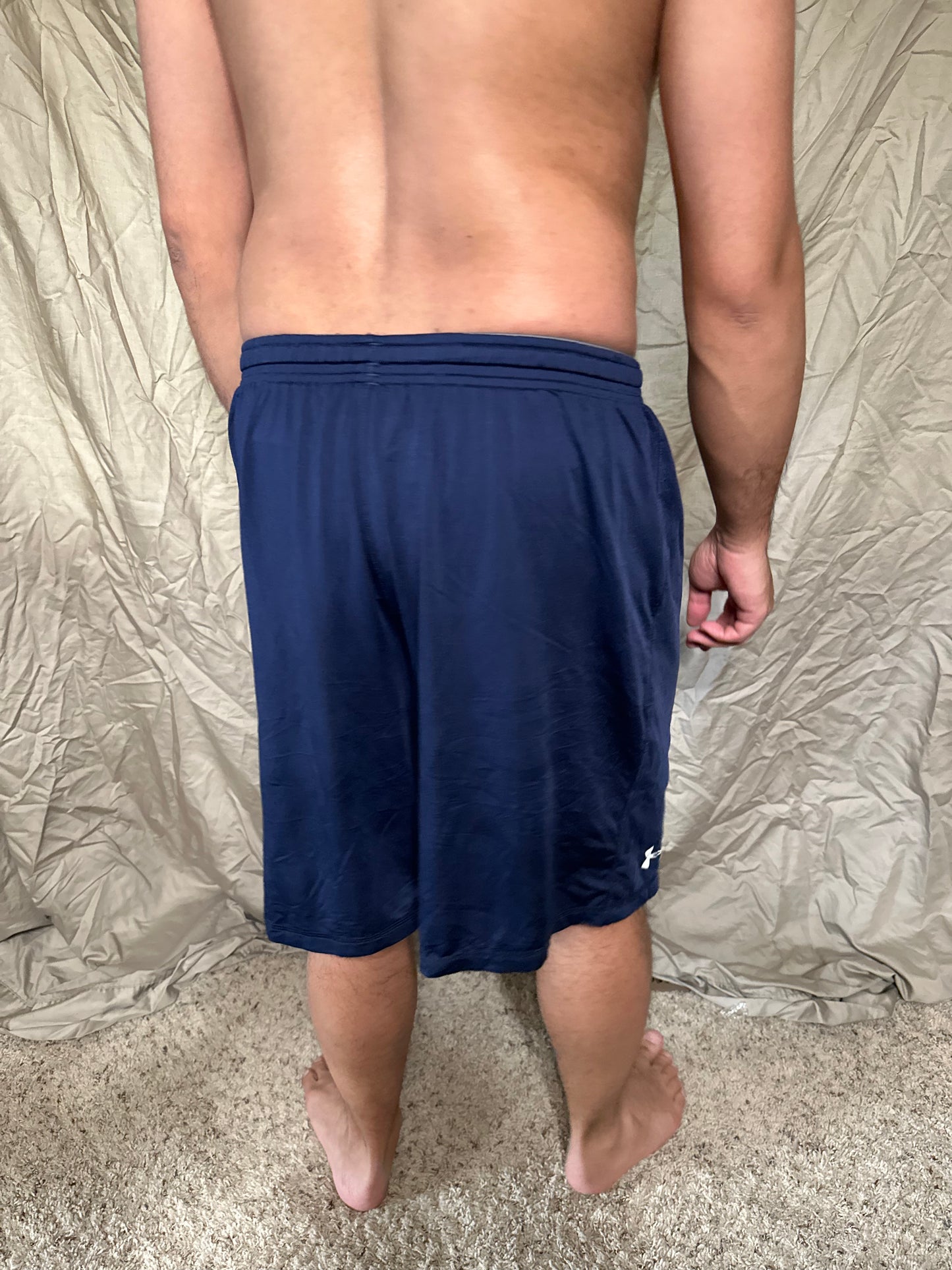 Men’s navy blue under armour heat gear loose shorts athletic no pockets rampart ridge high school track and field