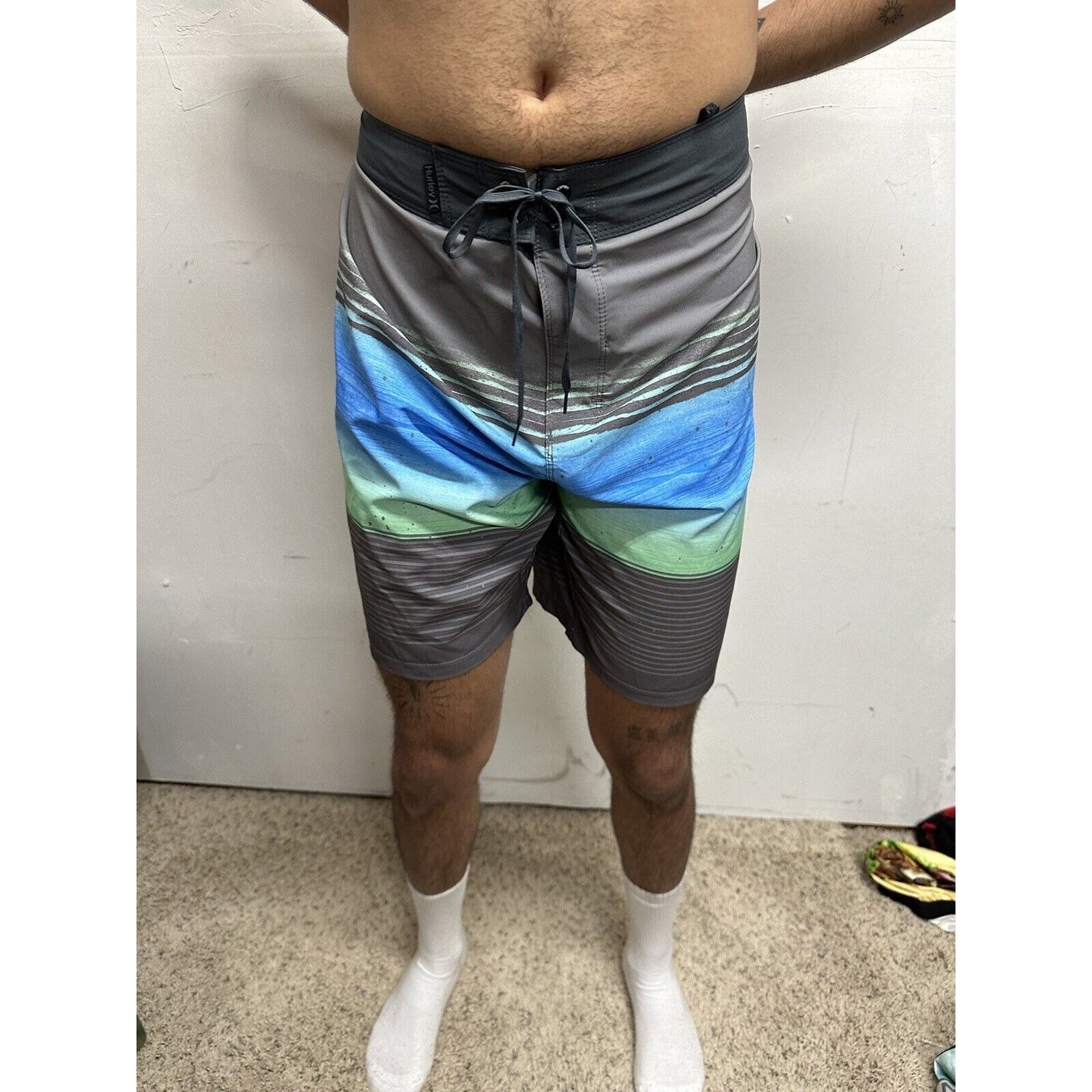 Men’s Hurley Size 34 Board Shorts Swim Trunks Gray Blue Striped