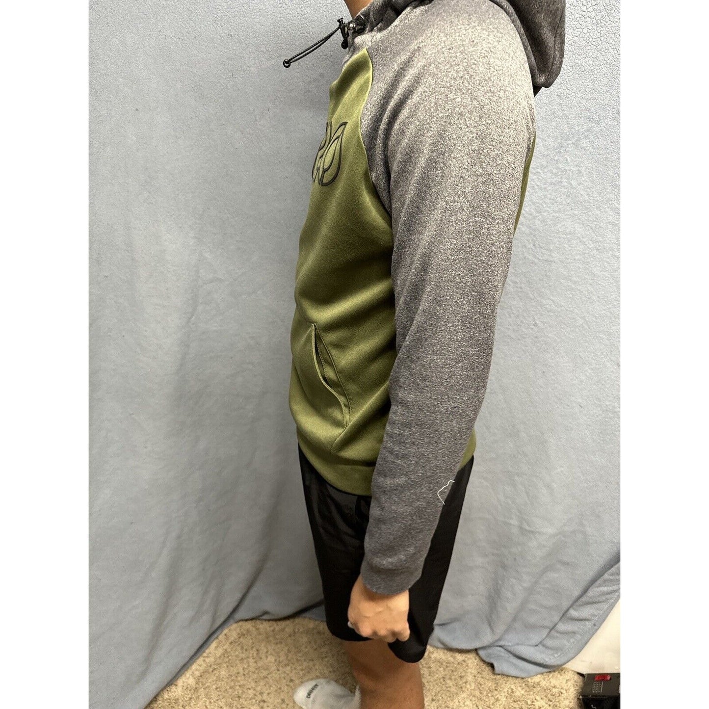 Men’s Green And Gray Pull Over Hoodie Medium Aeropostale