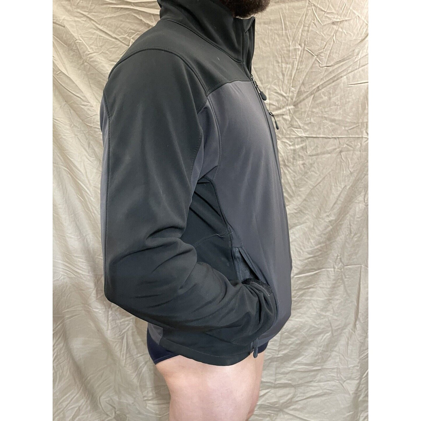 Men's Kirkland signature medium black and gray full zip jacket