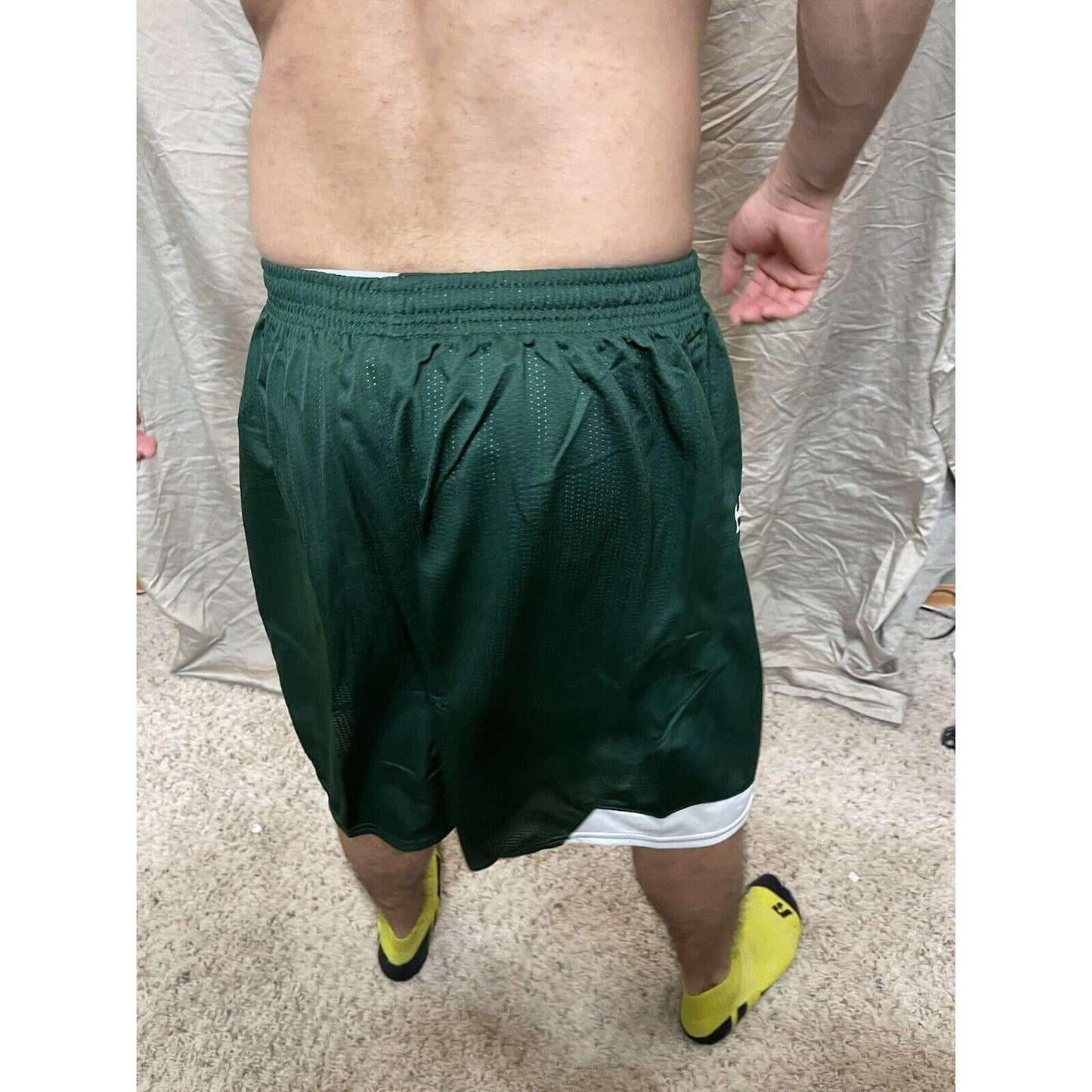 Boy's under armour Youth XL Deep Green Lacrosse style shorts no pockets