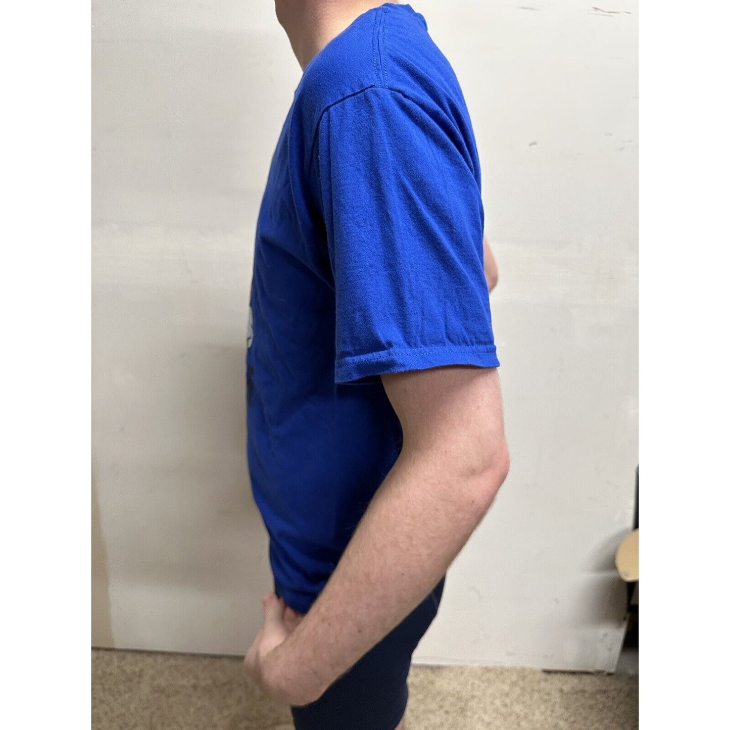 men’s goofy royal blue short sleeve disney tshirt medium- Garsh!