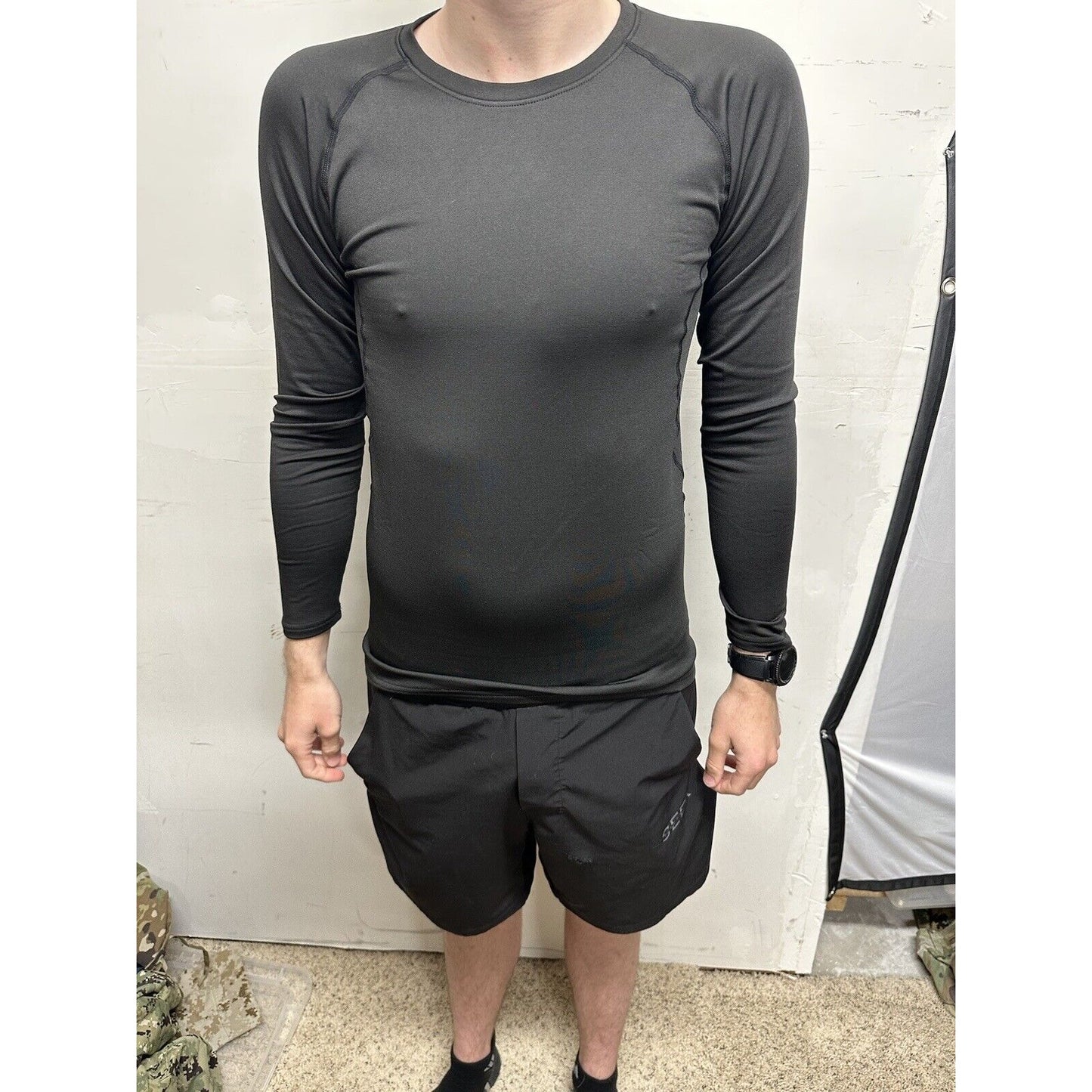 Men’s Black Medium Poly Spandex Long Sleeve Pull Over Athletic Shirt