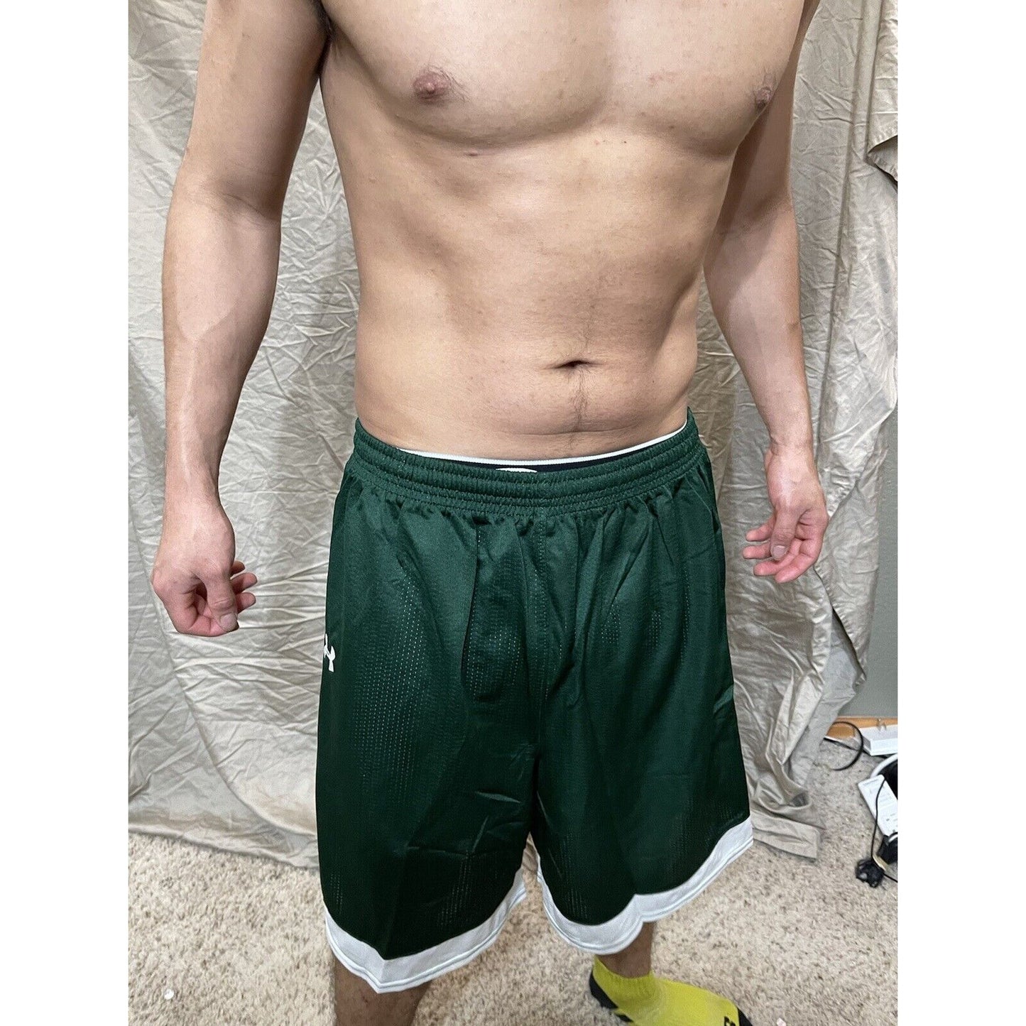 Boy's under armour Youth XL Deep Green Lacrosse style shorts no pockets