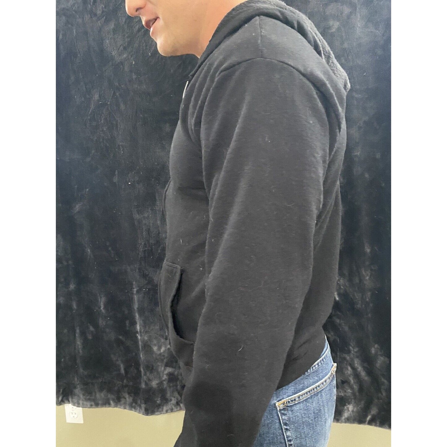 Hanes Men’ s Black Zip-up Hoodie Medium