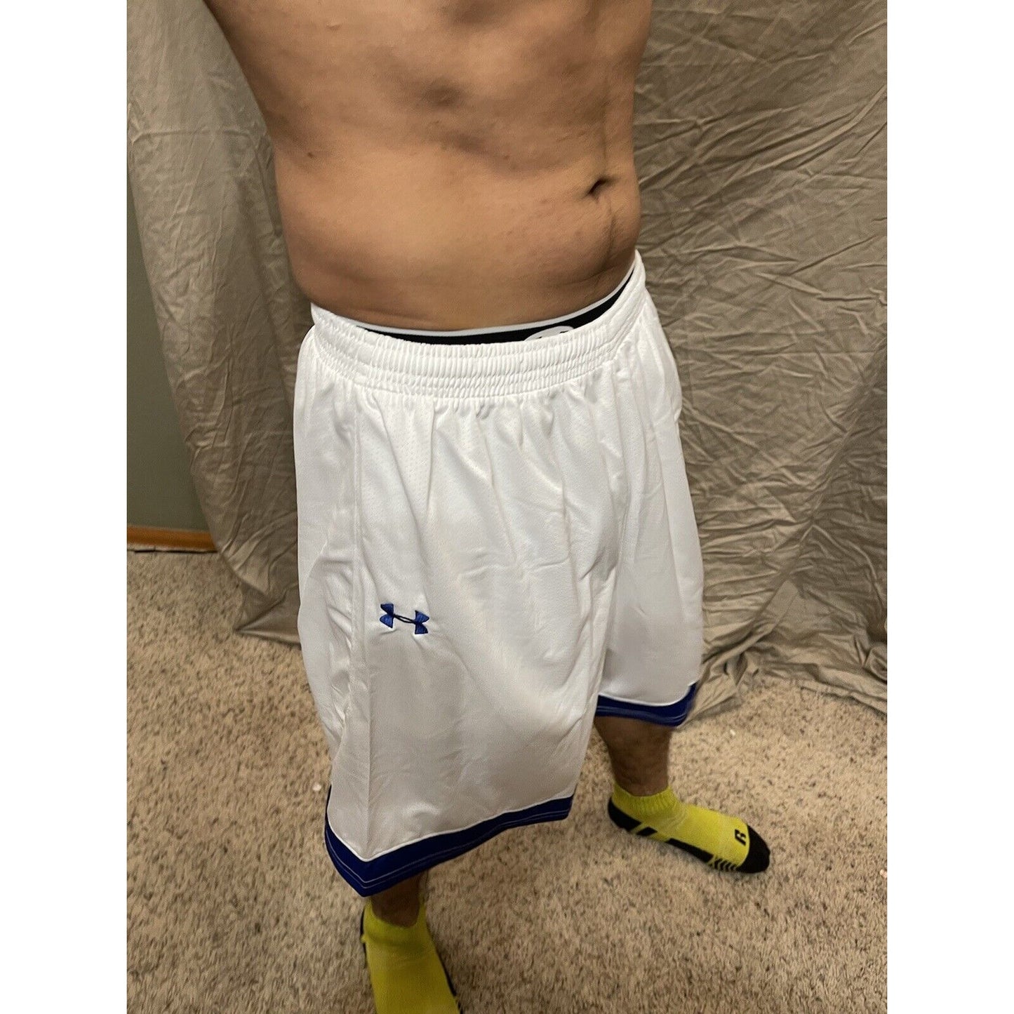 Boy's under armour Youth XL white and Blue Lacrosse style shorts no pockets