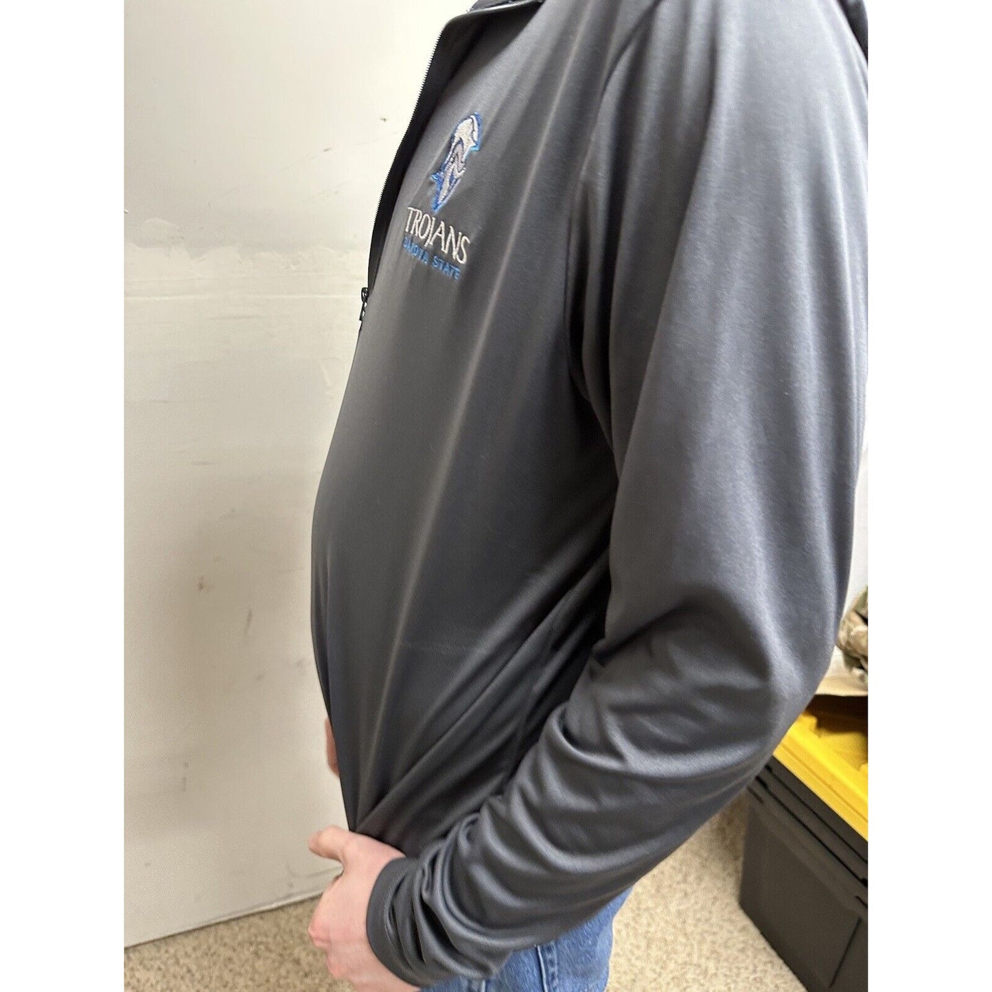 men’s gray dakota state trojans pull over long sleeve 1/4 zip shirt ~medium