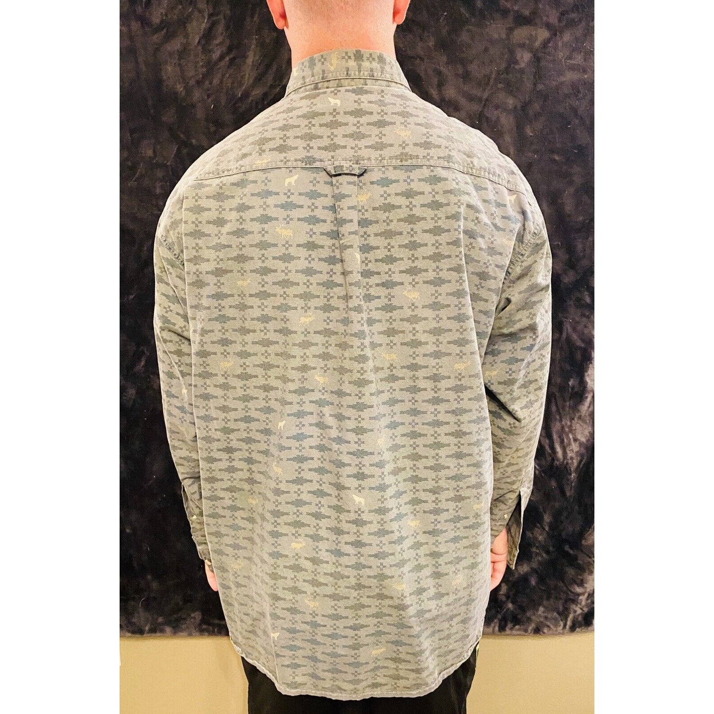 Columbia Sportswear Green Long Sleeves w/ Wolf & Moose Print Men’s XL