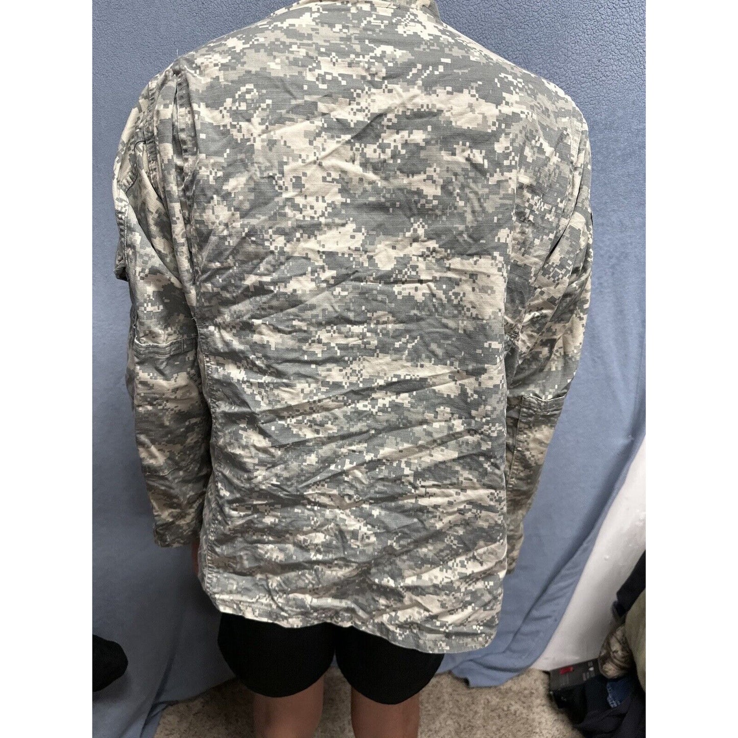 Men’s Army Combat Uniform Acu With Patches Fits Like A Medium Regular