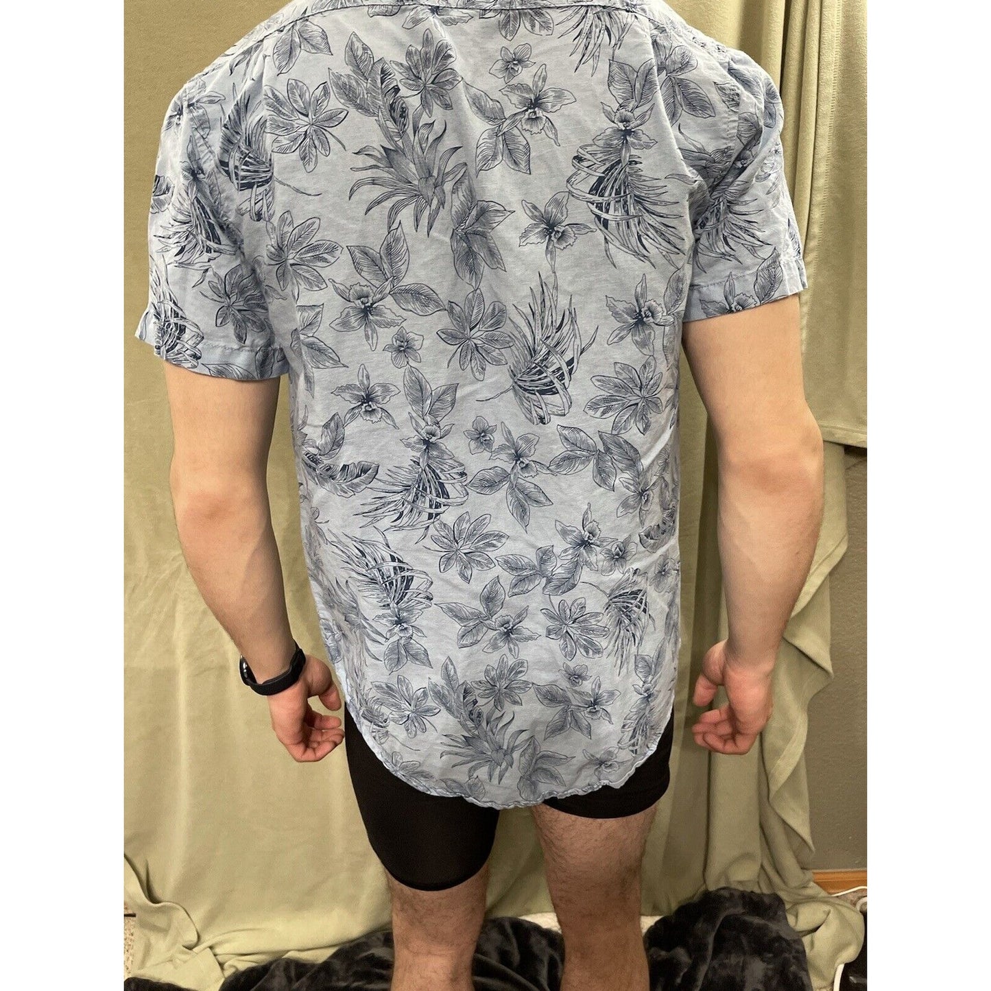 Trunks Surf & Swim Co Mens Small Button Up Beachwear Hawaiian Shirt Tropical