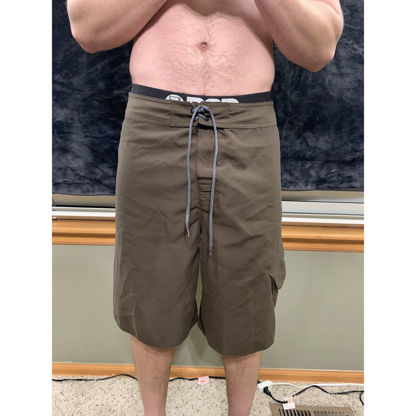 Men’s Under Armour Dark Brown Board Shorts Size 34