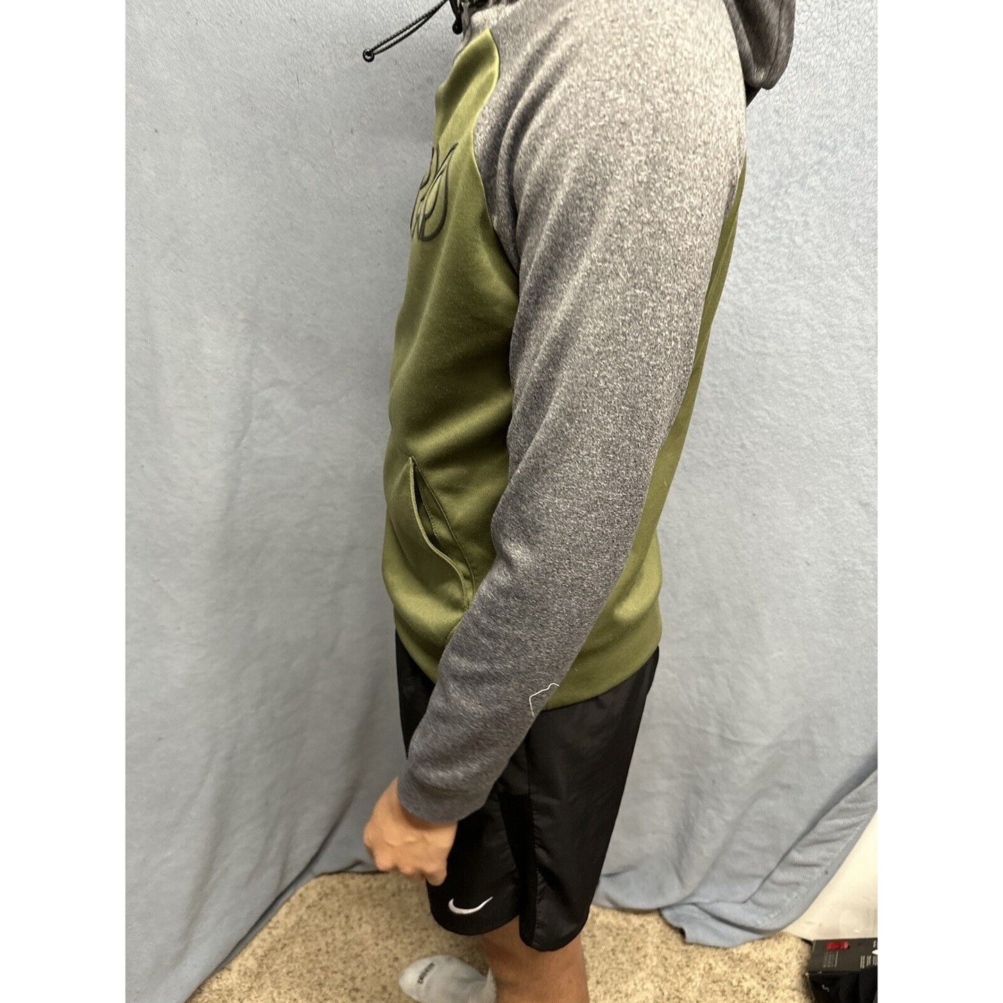 Men’s Green And Gray Pull Over Hoodie Medium Aeropostale