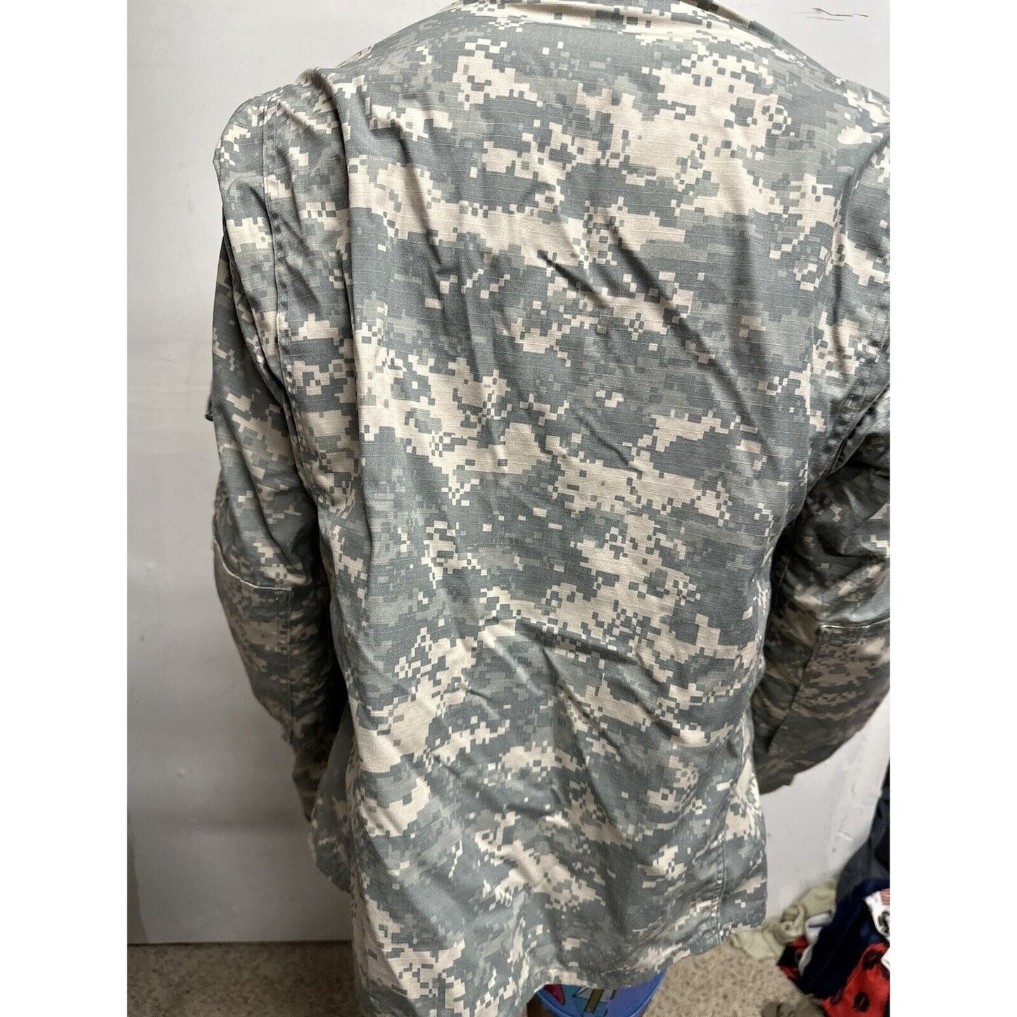 Men’s Army Combat Uniform Acu Medium Regular With USA Flag Patch Top Blouse