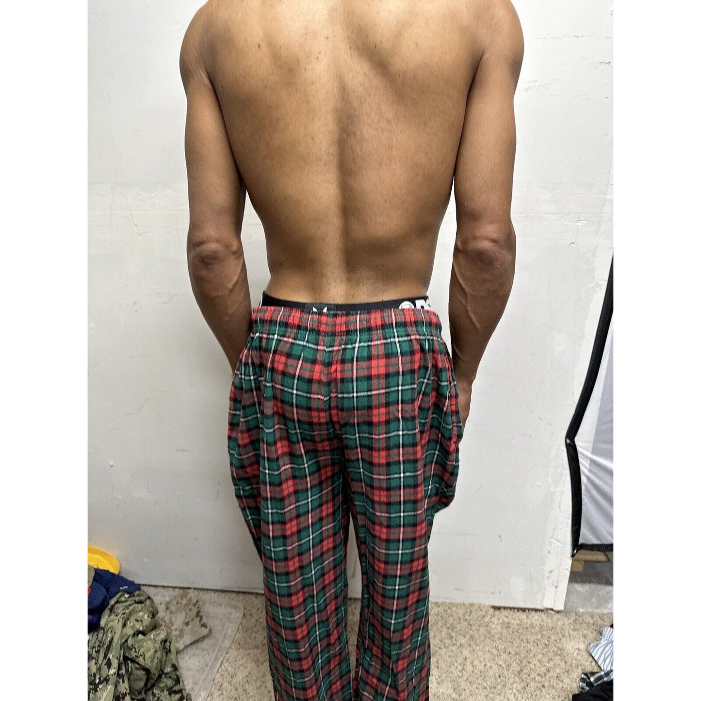 Men’s Red And Green Plaid Pajamgram Large Lounge Pants Pajamas