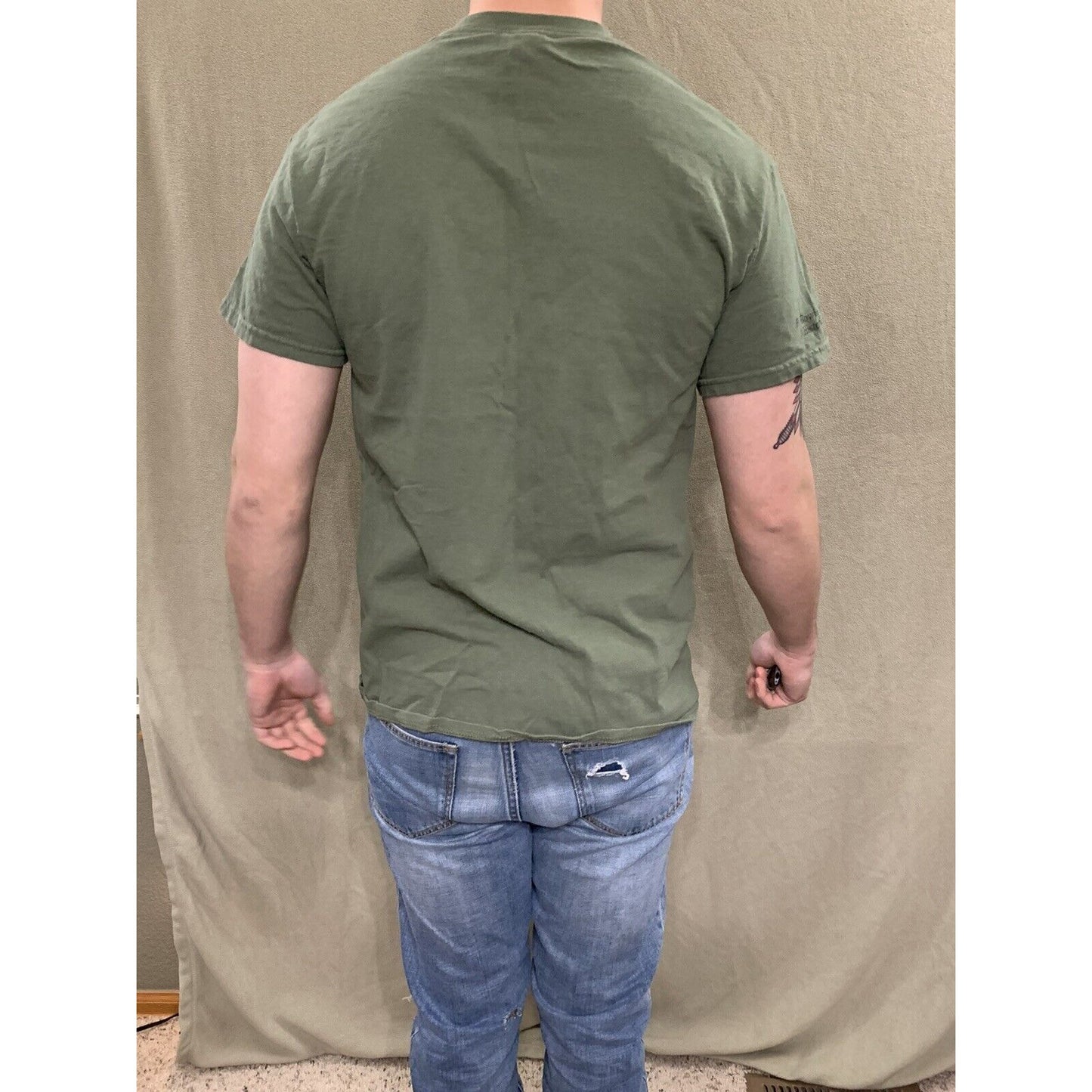 Gildan Men’s Medium Olive Green Rattlesnake T-shirt