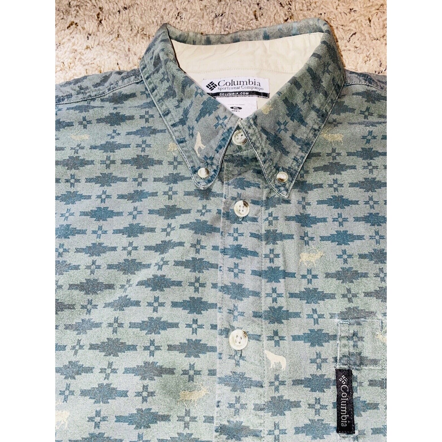 Columbia Sportswear Green Long Sleeves w/ Wolf & Moose Print Men’s XL
