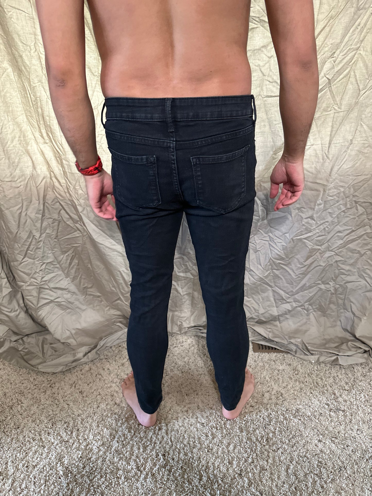 Women’s black super skinny size 8 mid-rise old navy jeans