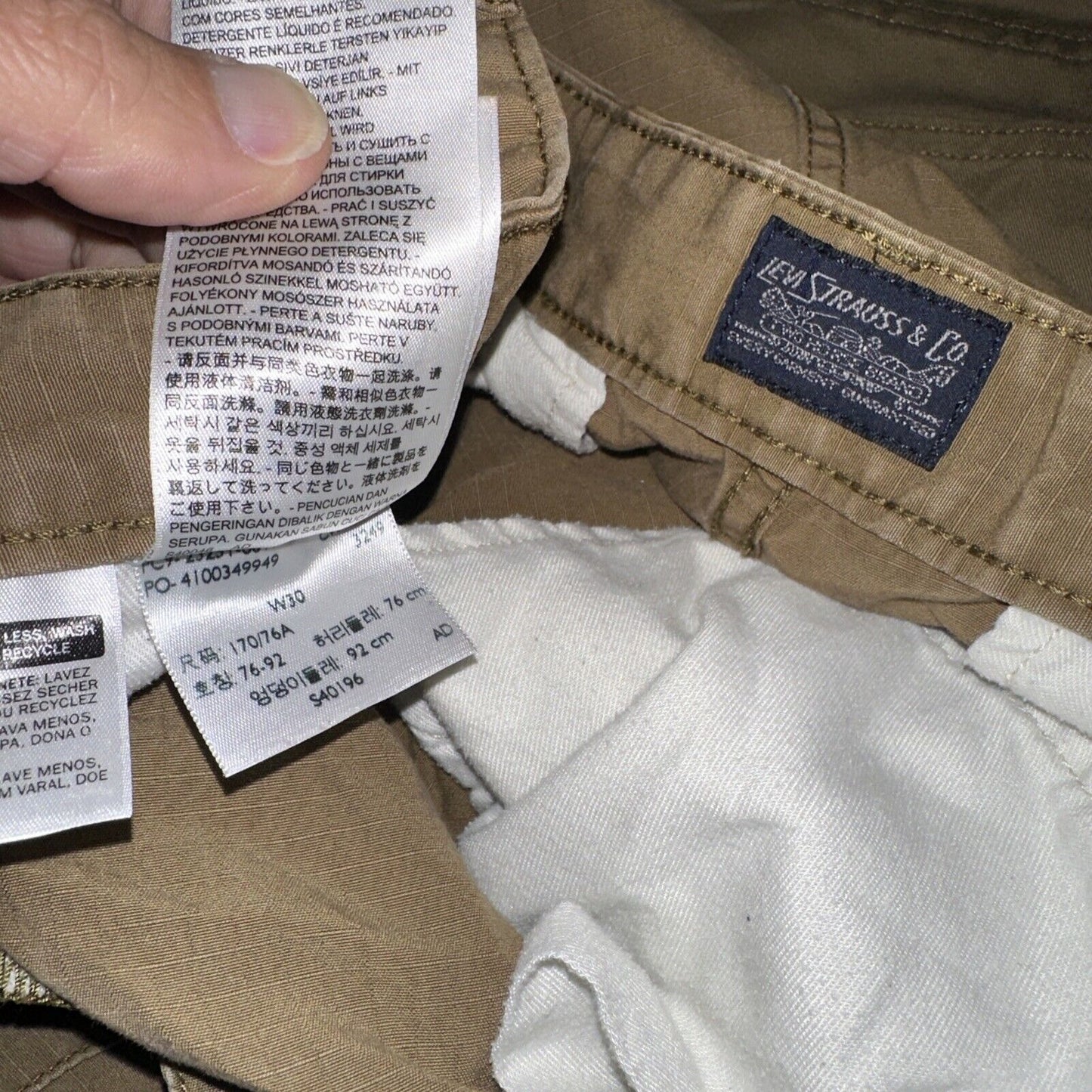 Men’s Tan Levi’s Strauss Size 30 Cargo Shorts