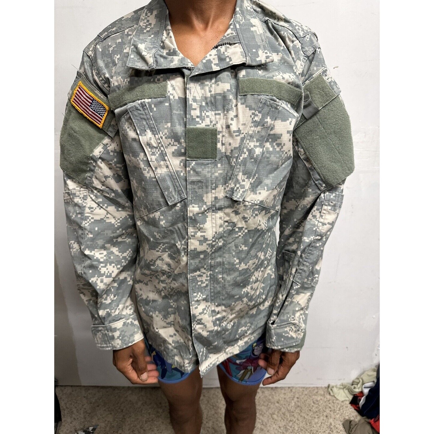 Men’s Army Combat Uniform Acu Medium Regular With USA Flag Patch Top Blouse