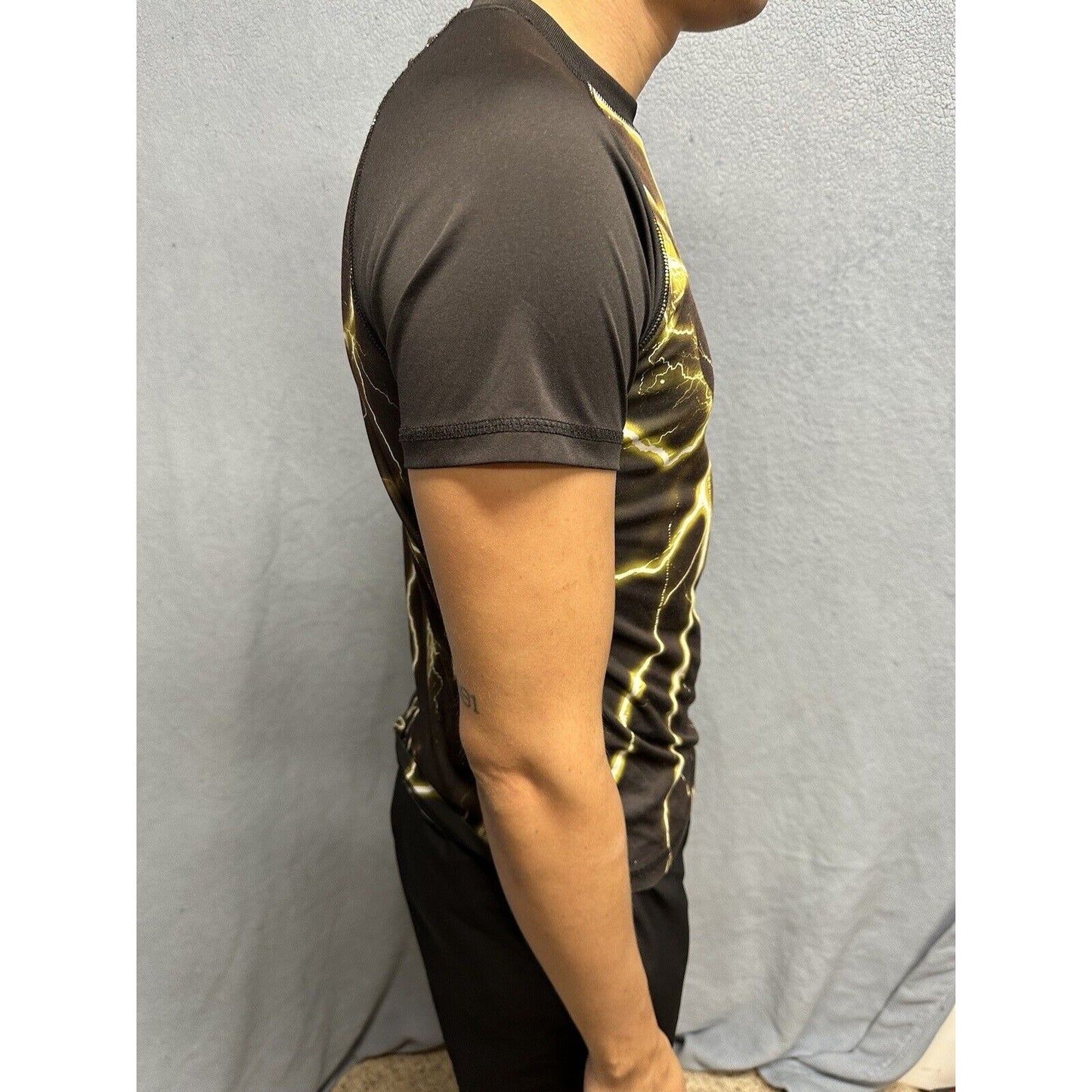 Men’s Large Batman Short Sleeve Black And Yellow Tshirt 100% Polyester