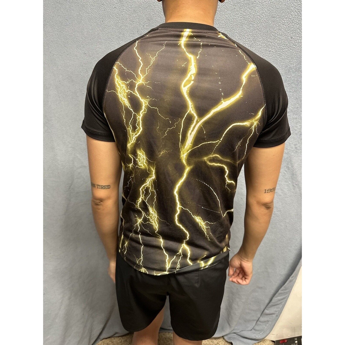 Men’s Large Batman Short Sleeve Black And Yellow Tshirt 100% Polyester