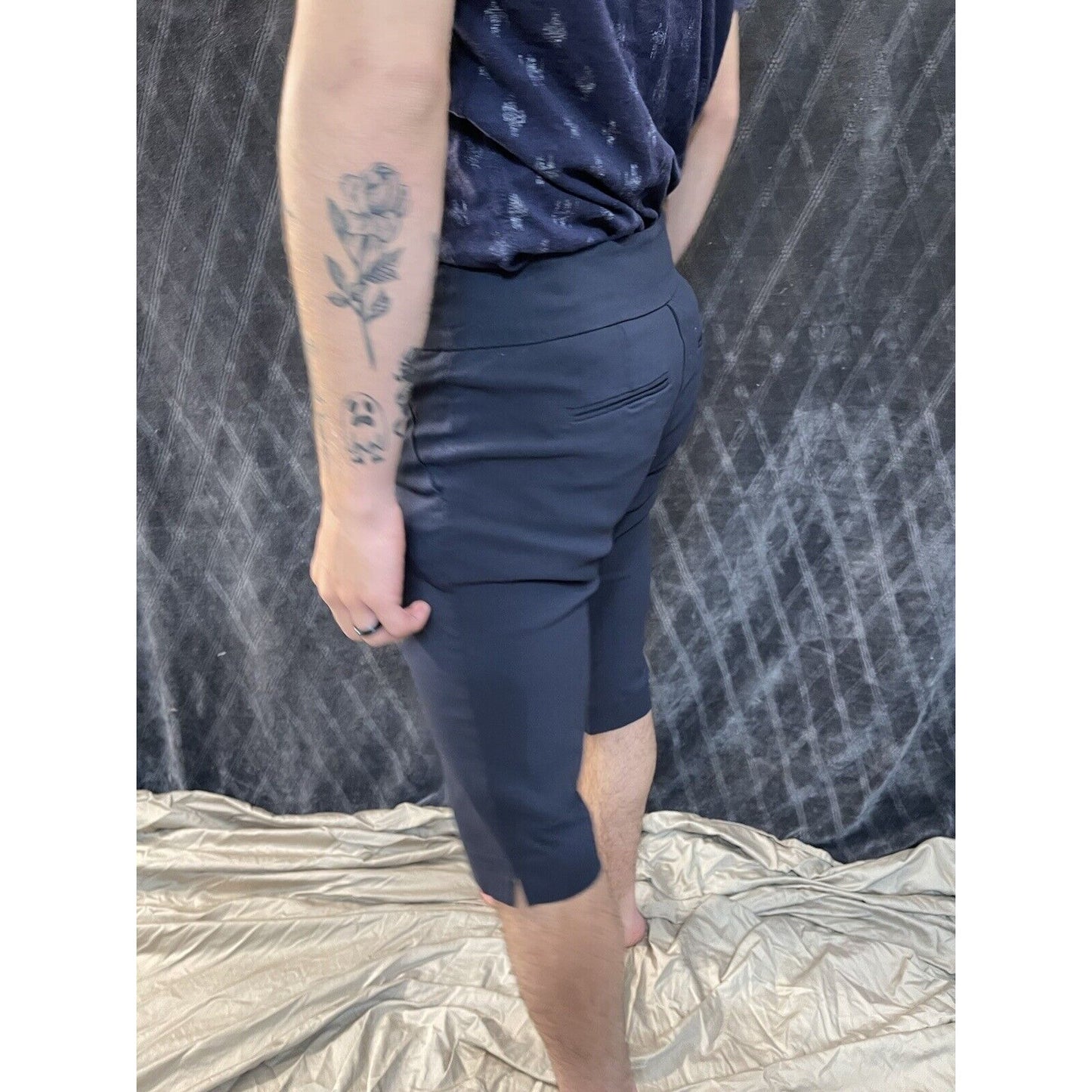 woman’s size 8 navy blue harve benard shorts