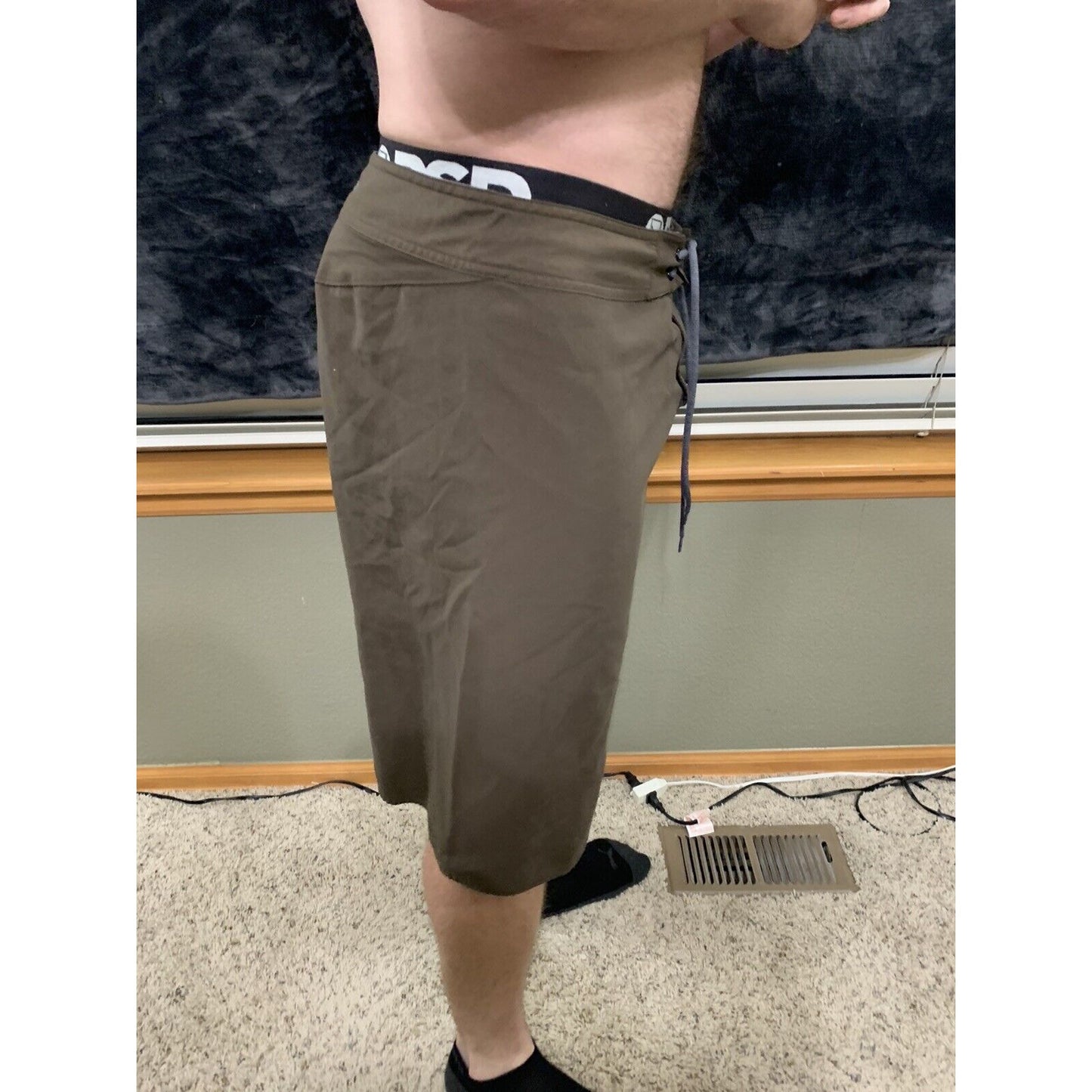 Men’s Under Armour Dark Brown Board Shorts Size 34