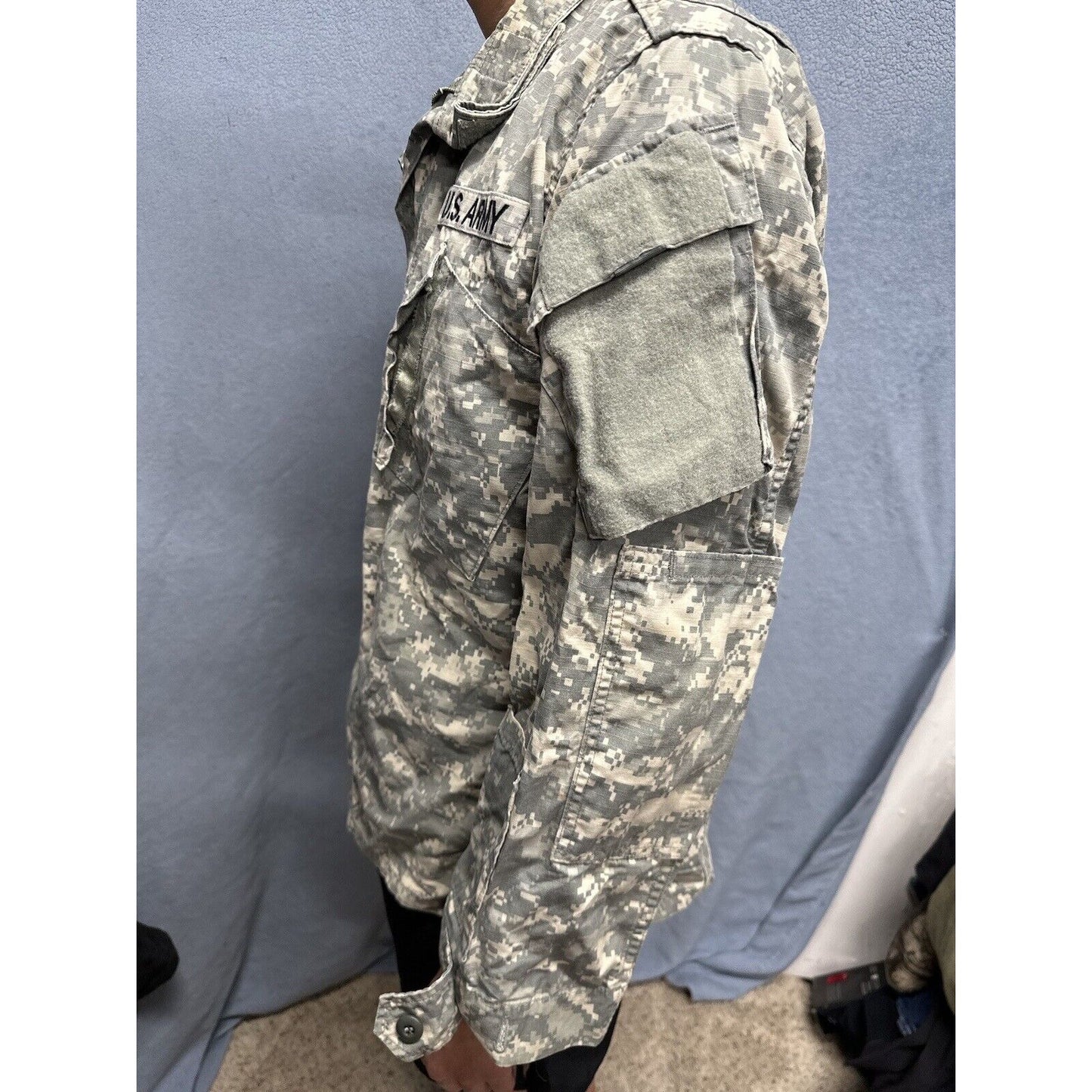 Men’s Army Combat Uniform Acu With Patches Fits Like A Medium Regular