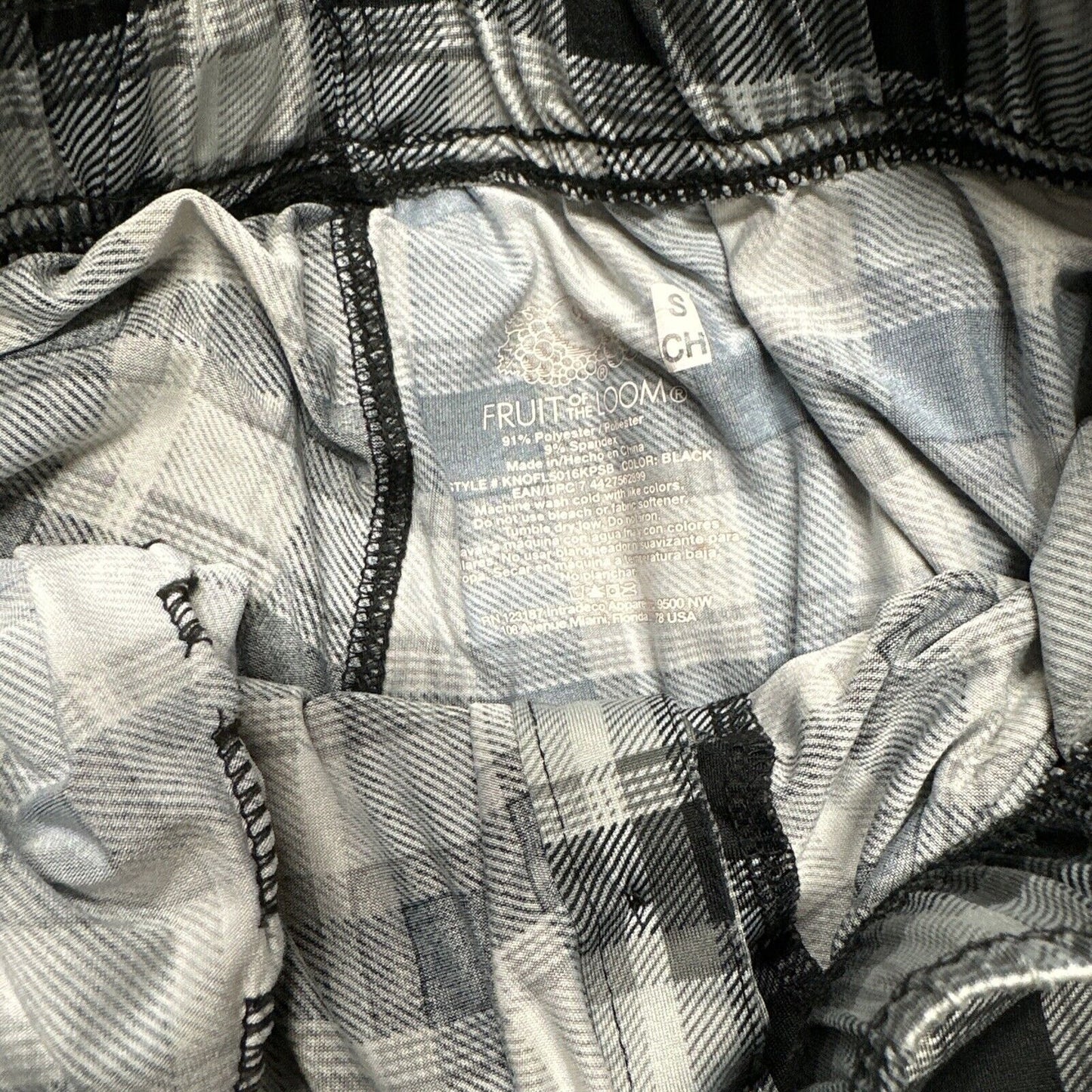 Men’s Gray And Black Fruit Of The Loom Small Lounge Shorts with pockets