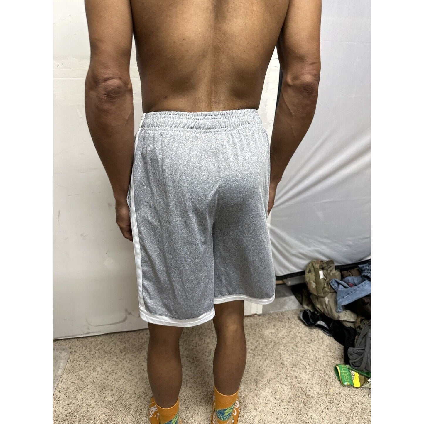 teen boy’s Fila xL Gray Athletic Shorts (18-20)