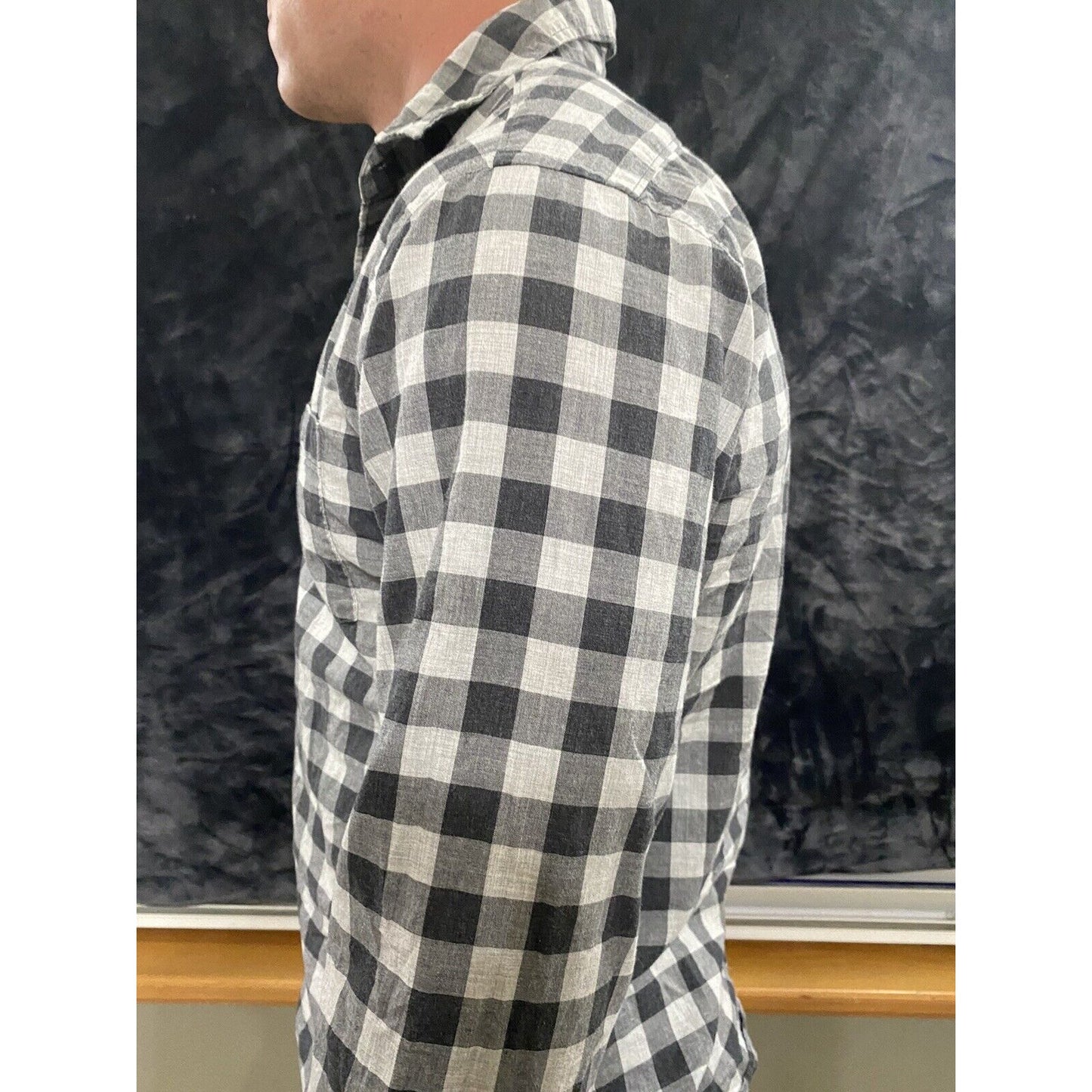 Express Men’s Medium 15-15 1/2 Black Gray & White Button-down Long Sleeves
