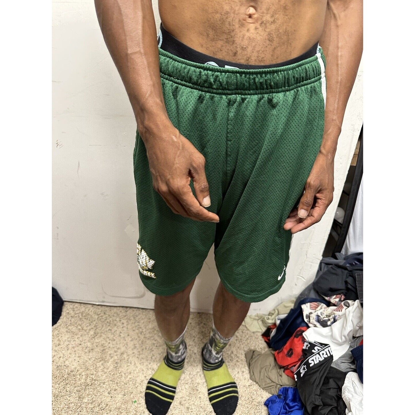 Men’s Large Nike Clay Football Green Athletic Shorts With Pockets