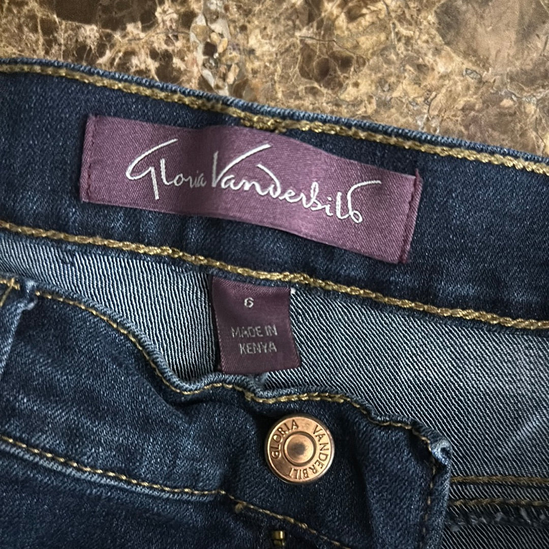 Women’s Gloria Vanderbilt blue jeans Amanda size 6