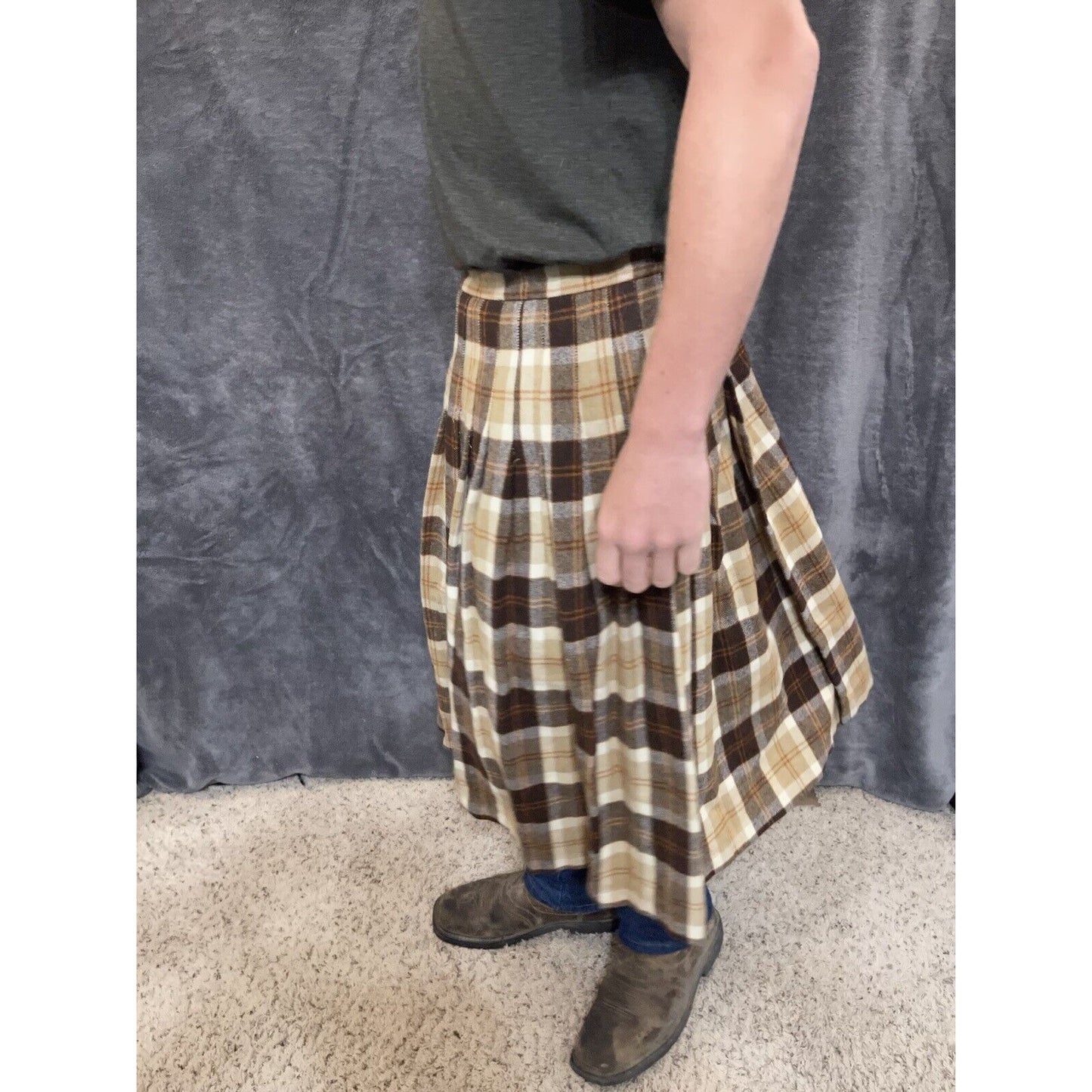 women's pure new wool Waist 28 skirt/kilt Tartan Brown Tan plaid Laird-portch