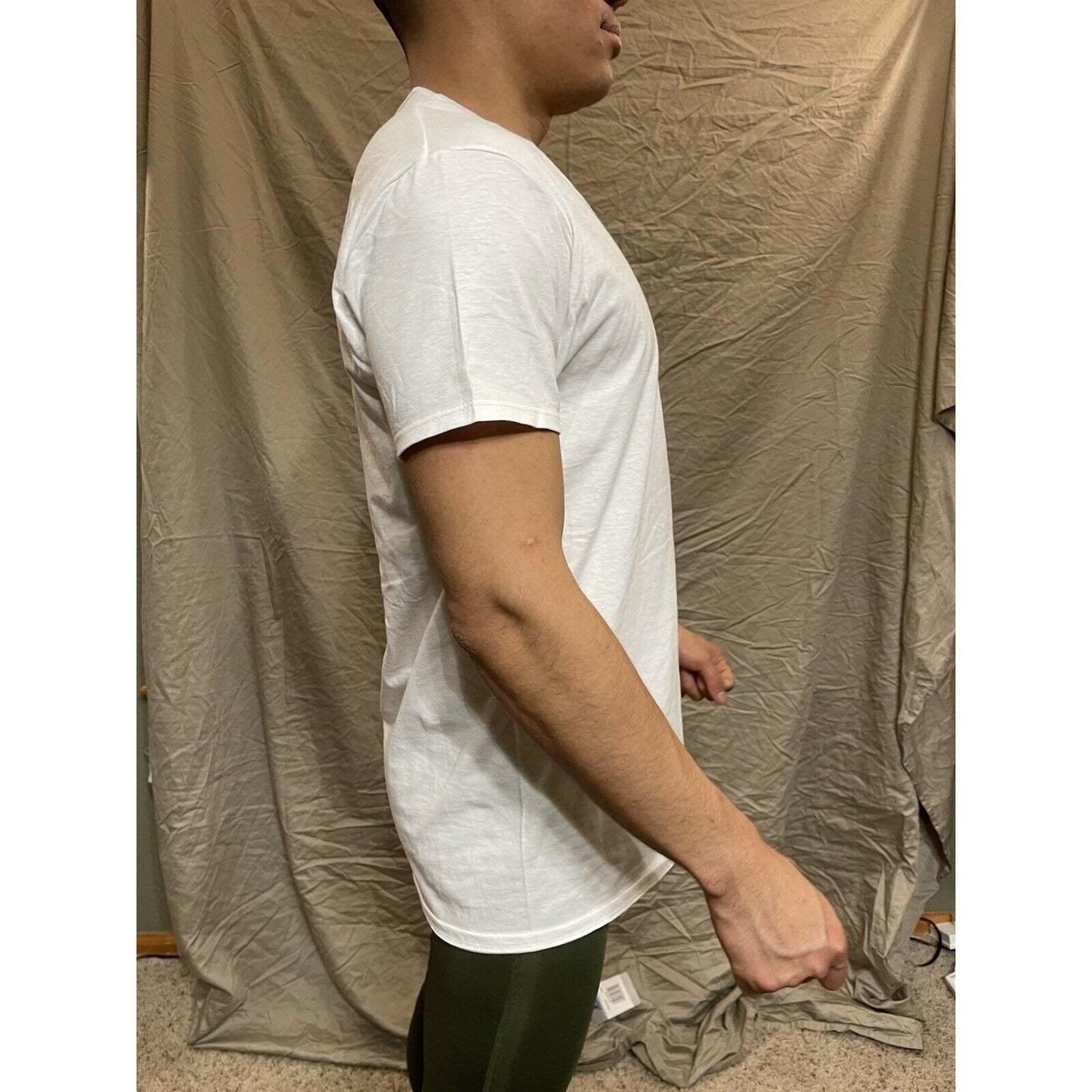 Men's White Fruit of the loom v-neck undershirt tshirt medium