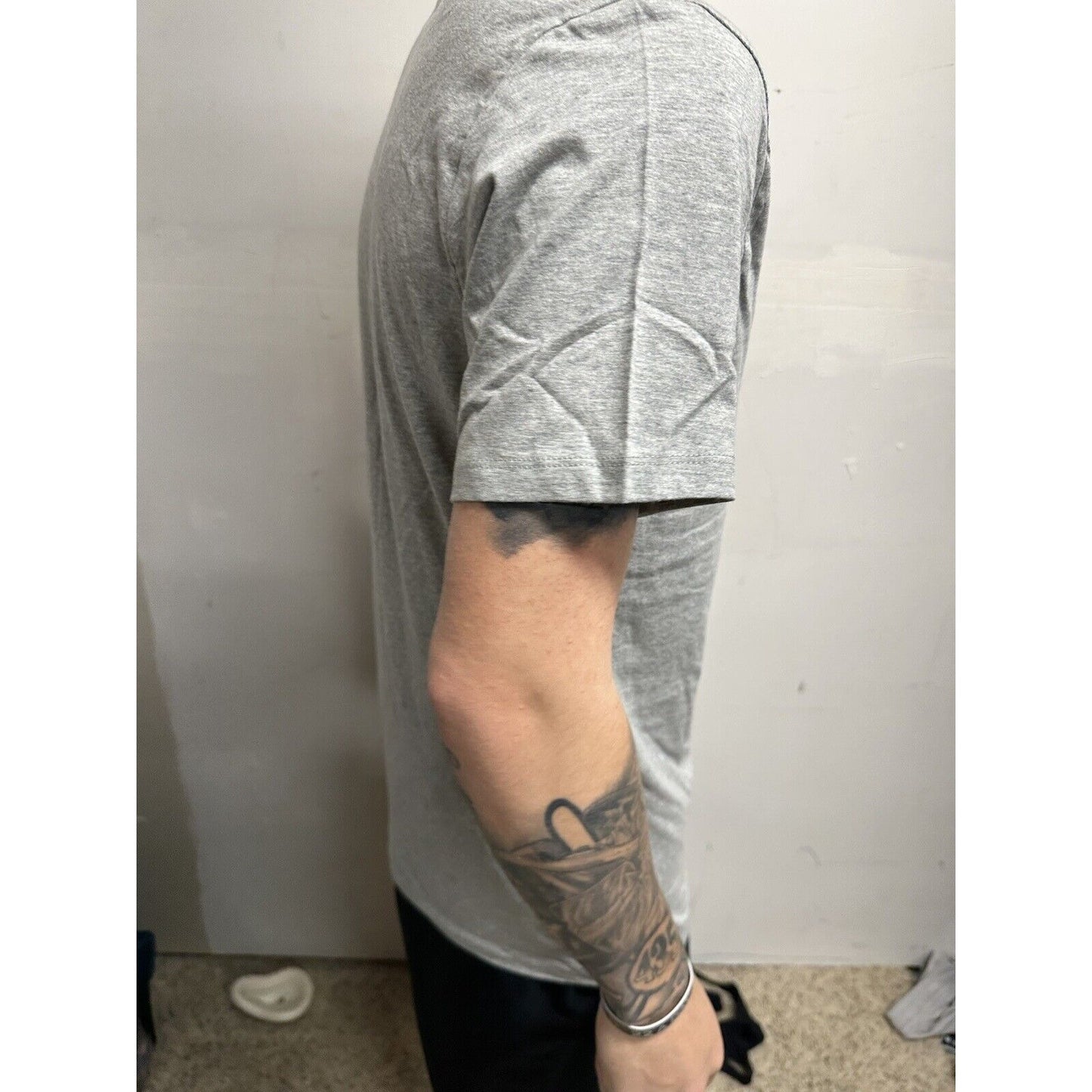 Men’s Gray Small Calvin Klein Classic Fit Tshirt