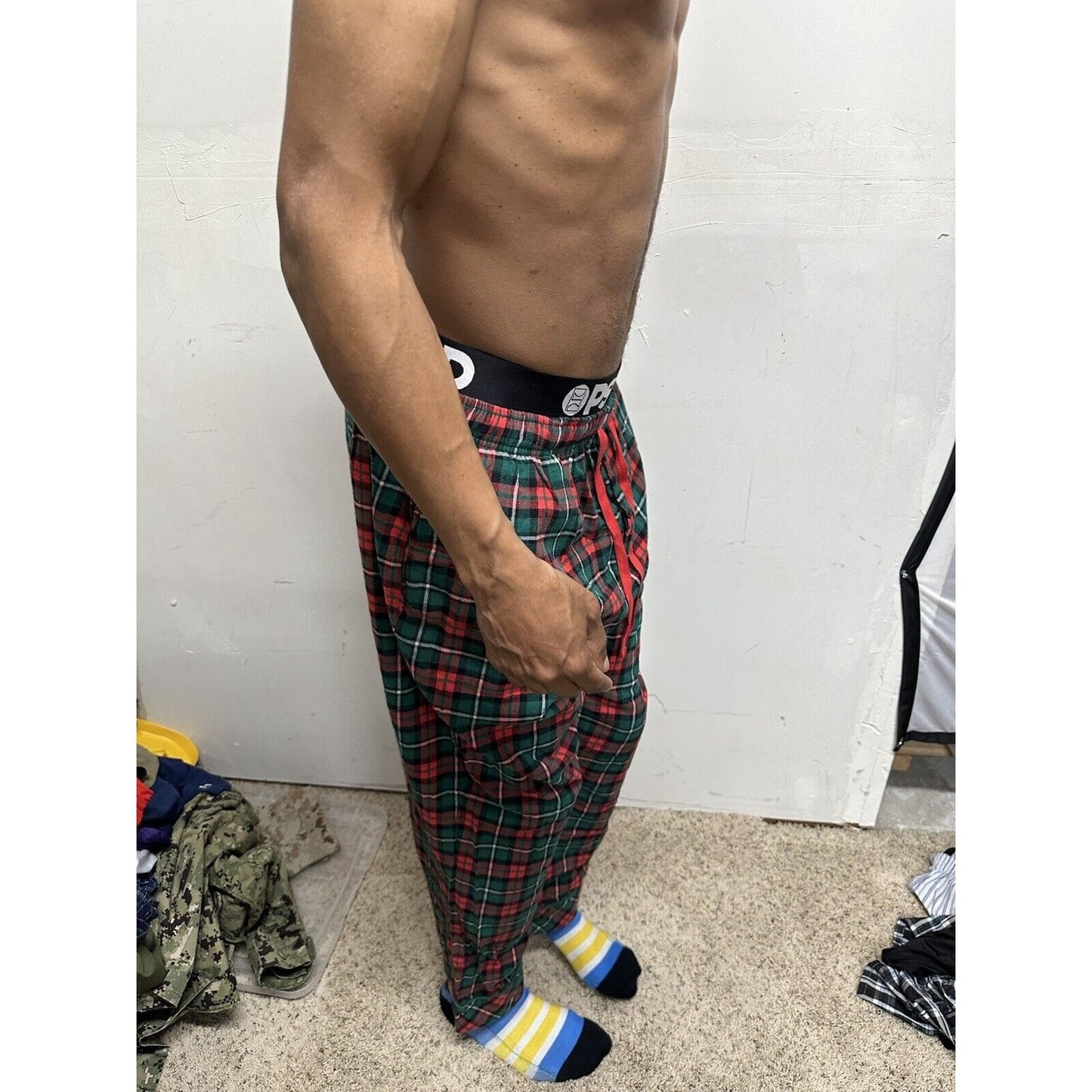 Men’s Red And Green Plaid Pajamgram Large Lounge Pants Pajamas