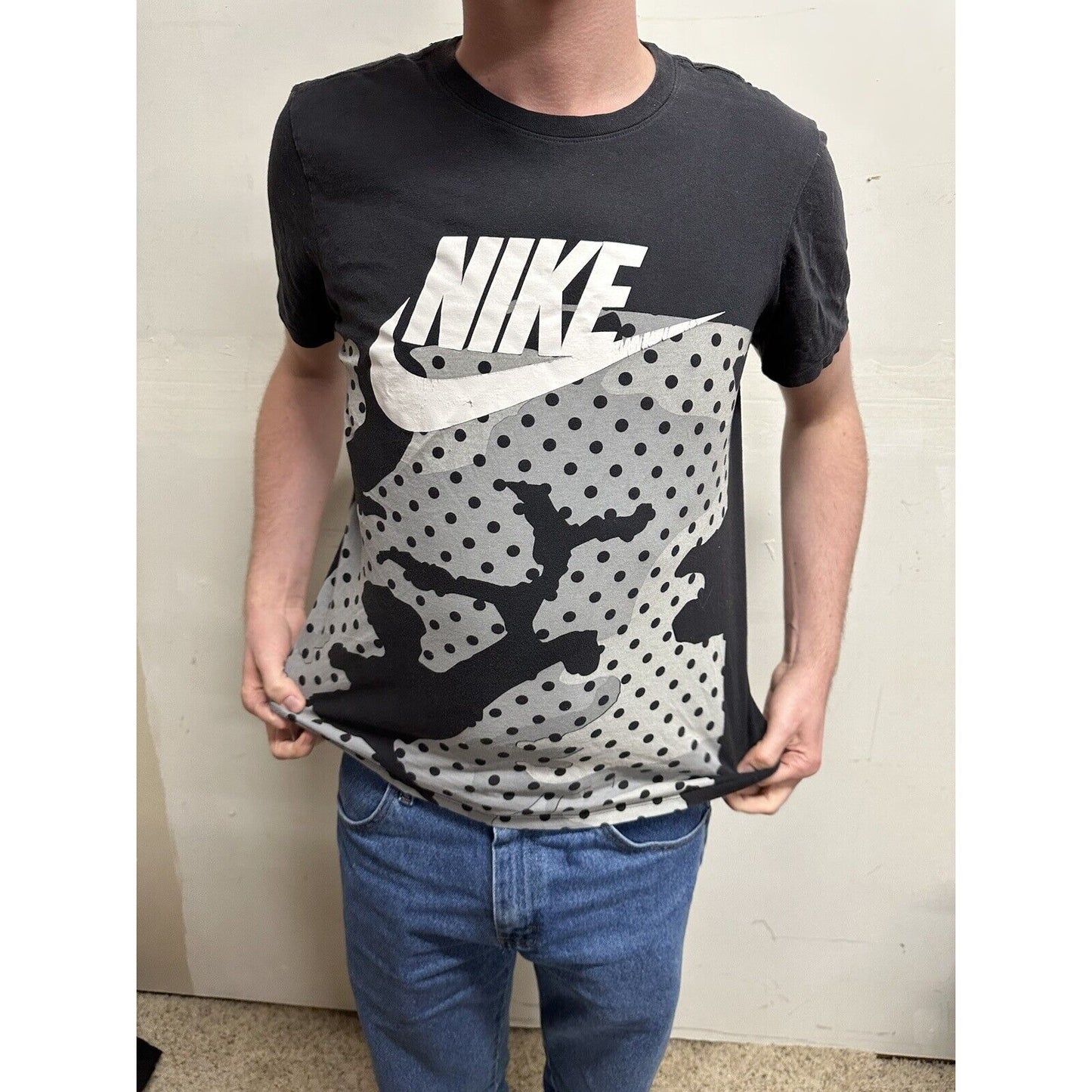 men’s the nike tee black short sleeve tshirt small athletic cut