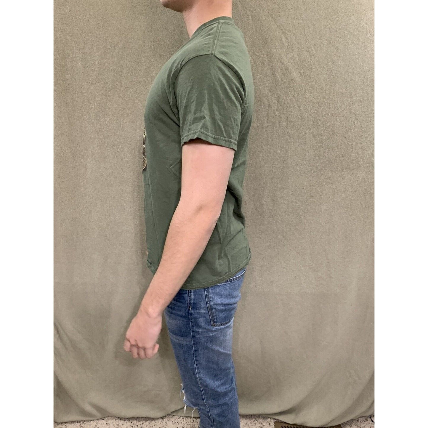 Gildan Men’s Medium Olive Green Rattlesnake T-shirt