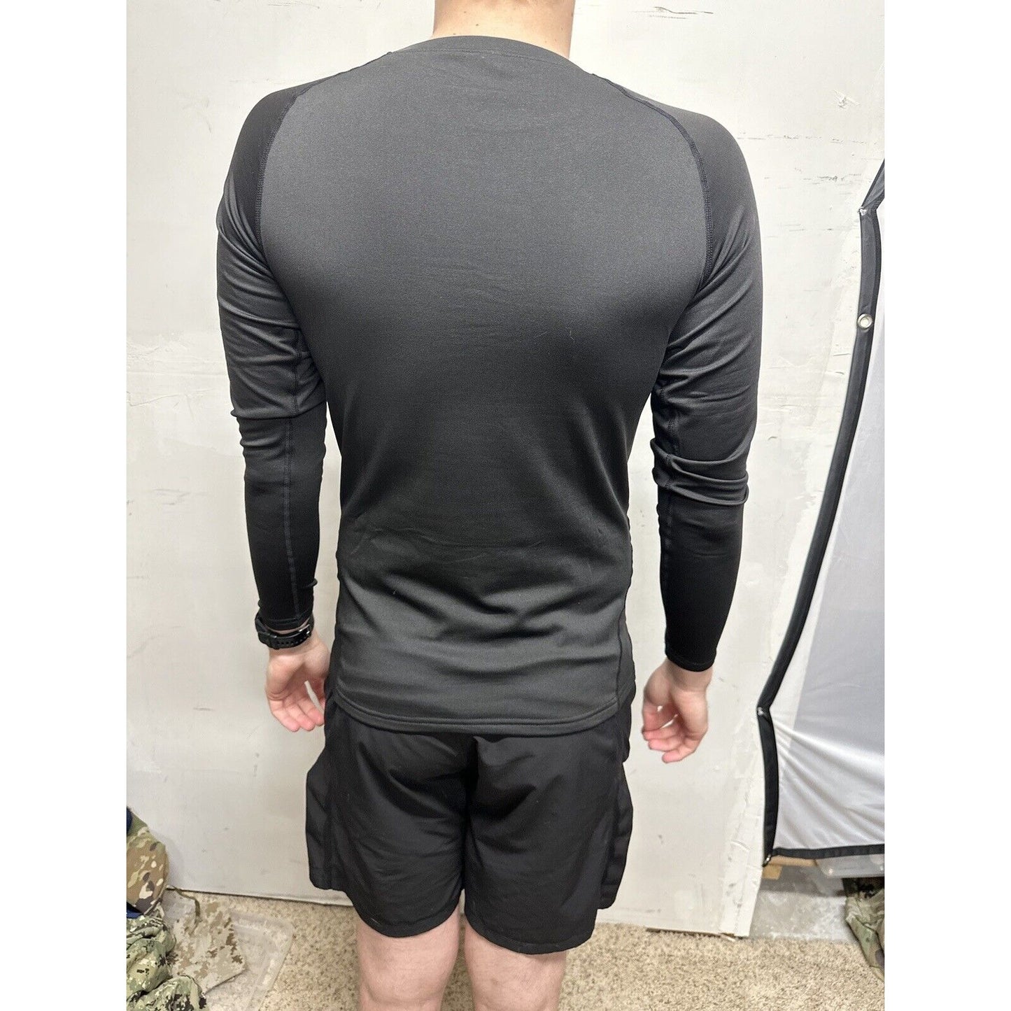 Men’s Black Medium Poly Spandex Long Sleeve Pull Over Athletic Shirt