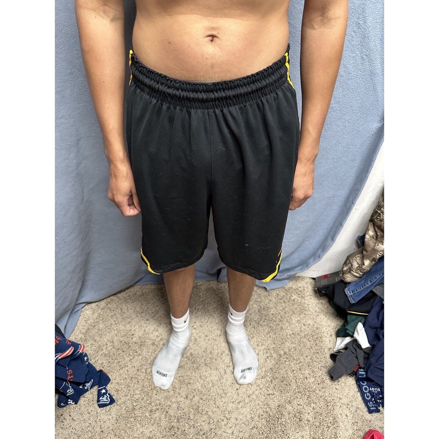 Men’s Nike XL Black And Yellow Dri Fit Shorts With Pockets